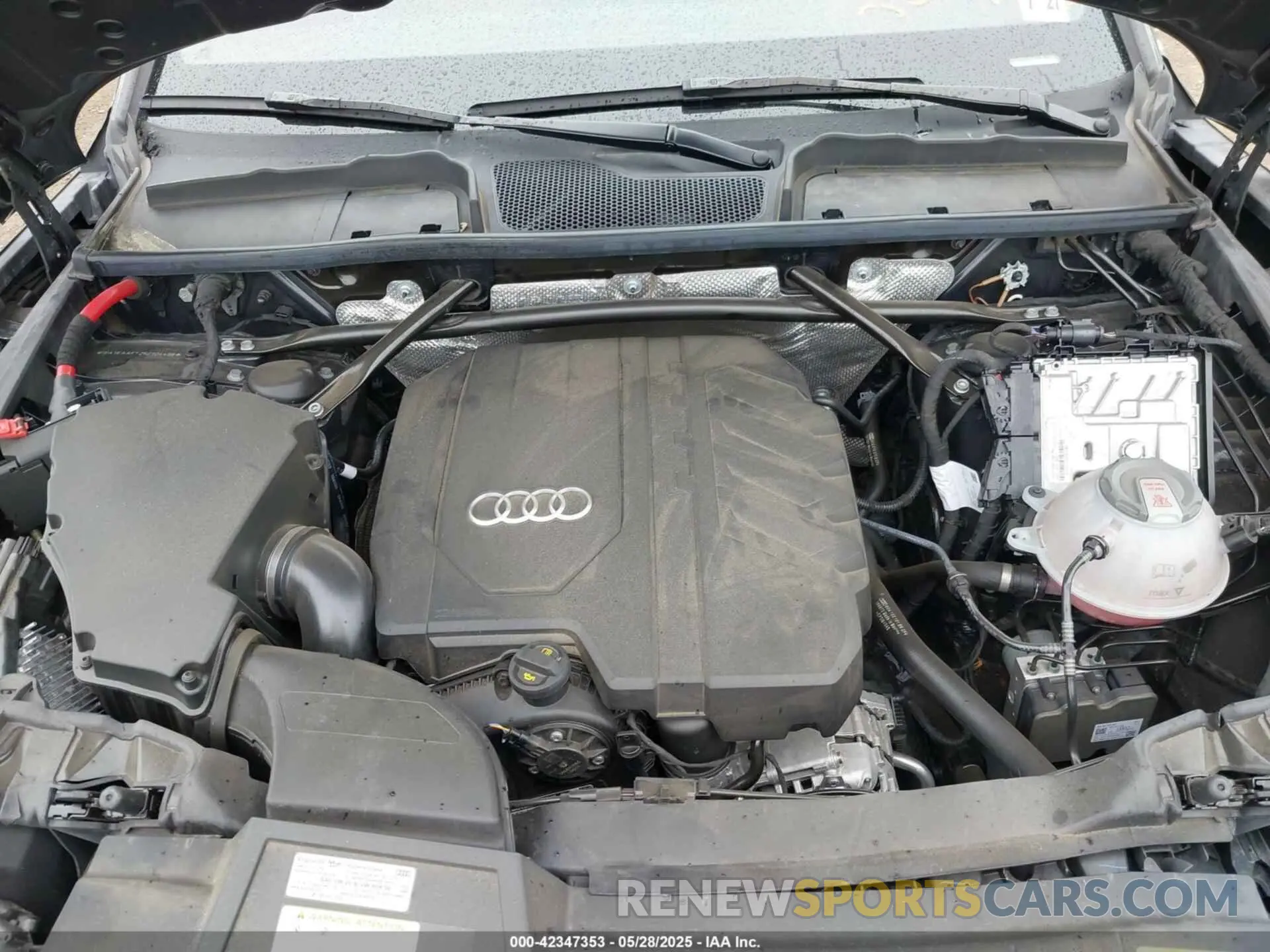 10 Photograph of a damaged car WA1EAAFY2N2104498 AUDI Q5 2022