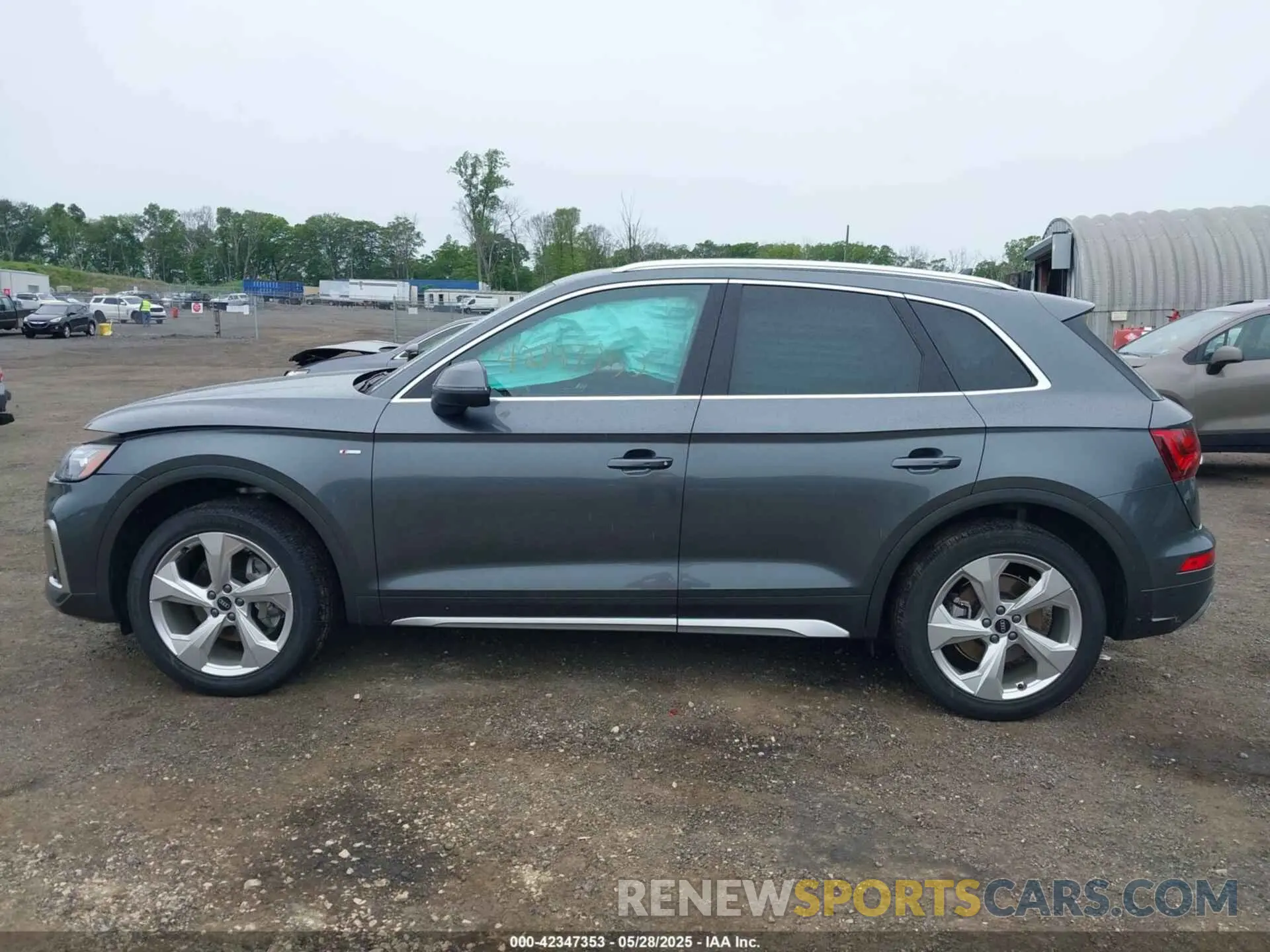 14 Photograph of a damaged car WA1EAAFY2N2104498 AUDI Q5 2022