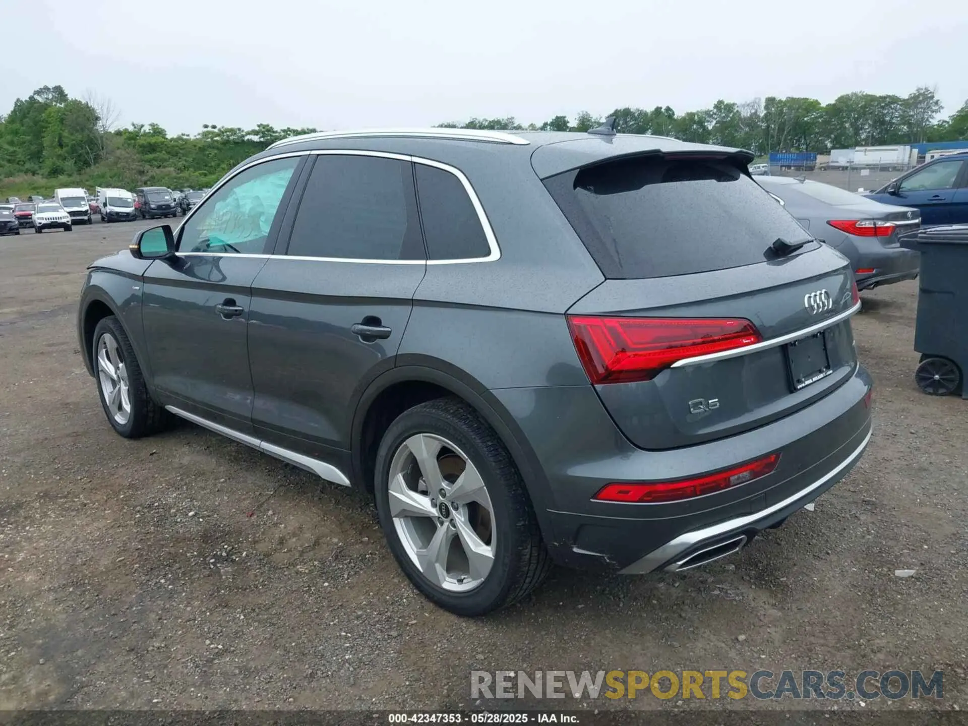 3 Photograph of a damaged car WA1EAAFY2N2104498 AUDI Q5 2022