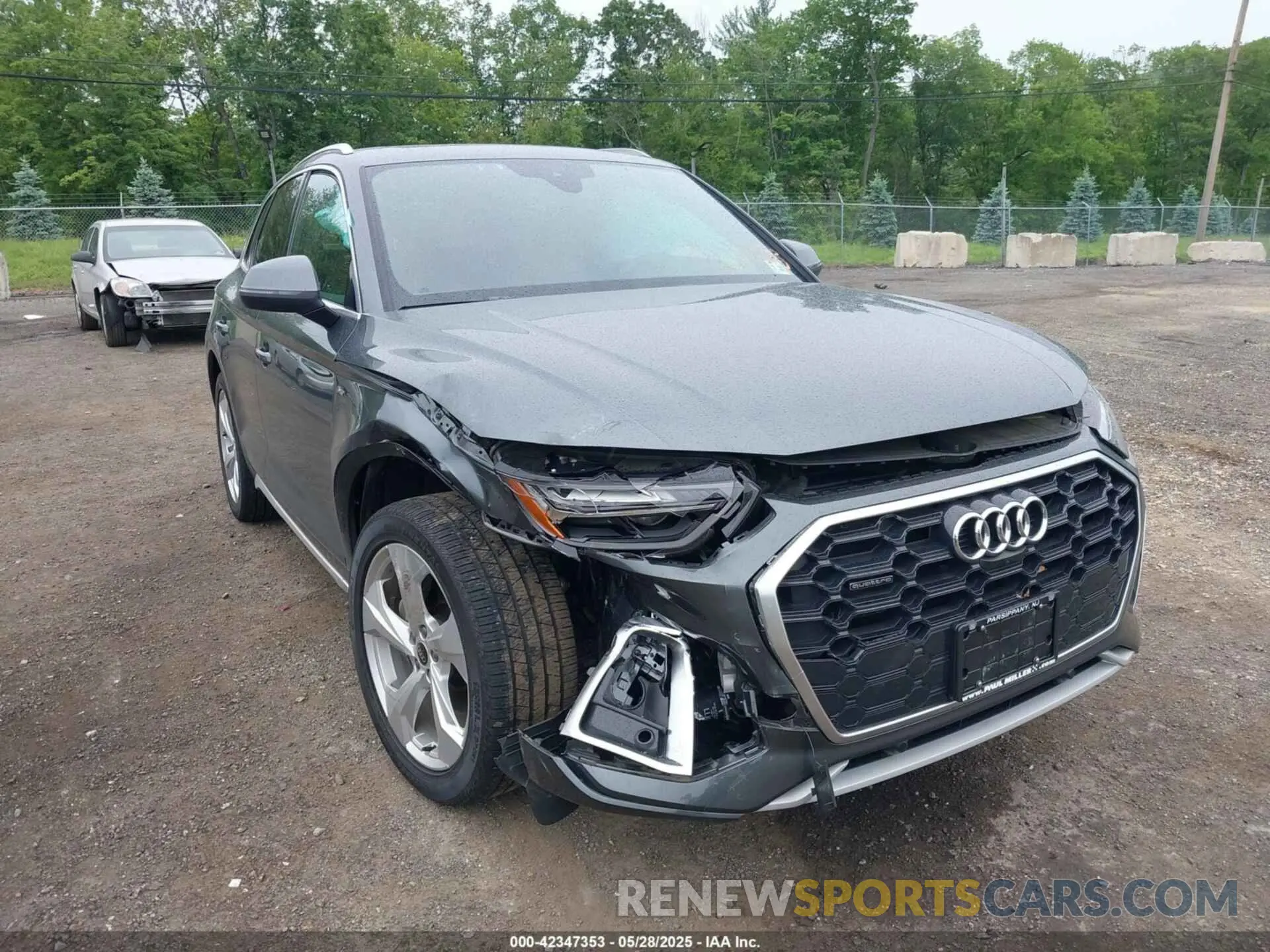 6 Photograph of a damaged car WA1EAAFY2N2104498 AUDI Q5 2022