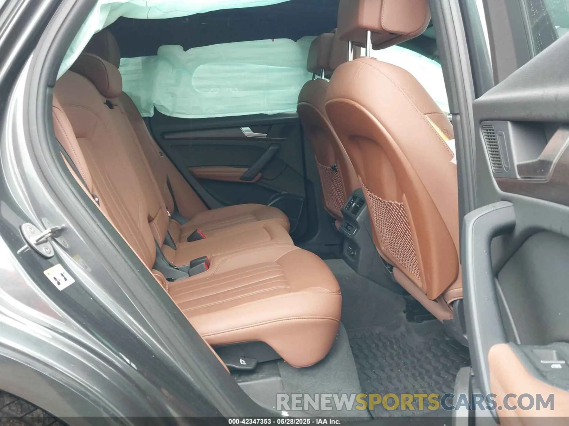 8 Photograph of a damaged car WA1EAAFY2N2104498 AUDI Q5 2022