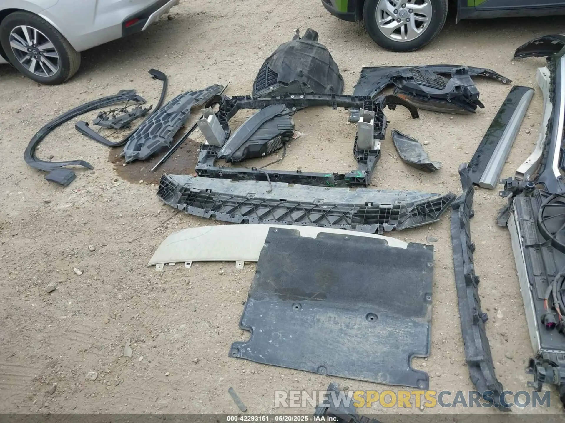 12 Photograph of a damaged car WA1EAAFY2N2111287 AUDI Q5 2022