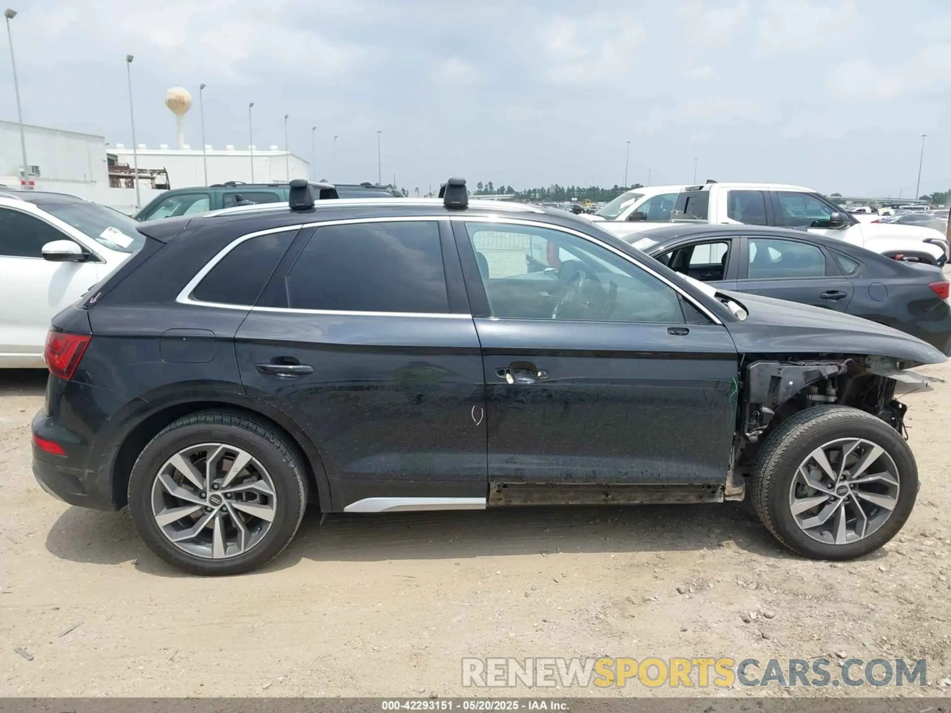 14 Photograph of a damaged car WA1EAAFY2N2111287 AUDI Q5 2022