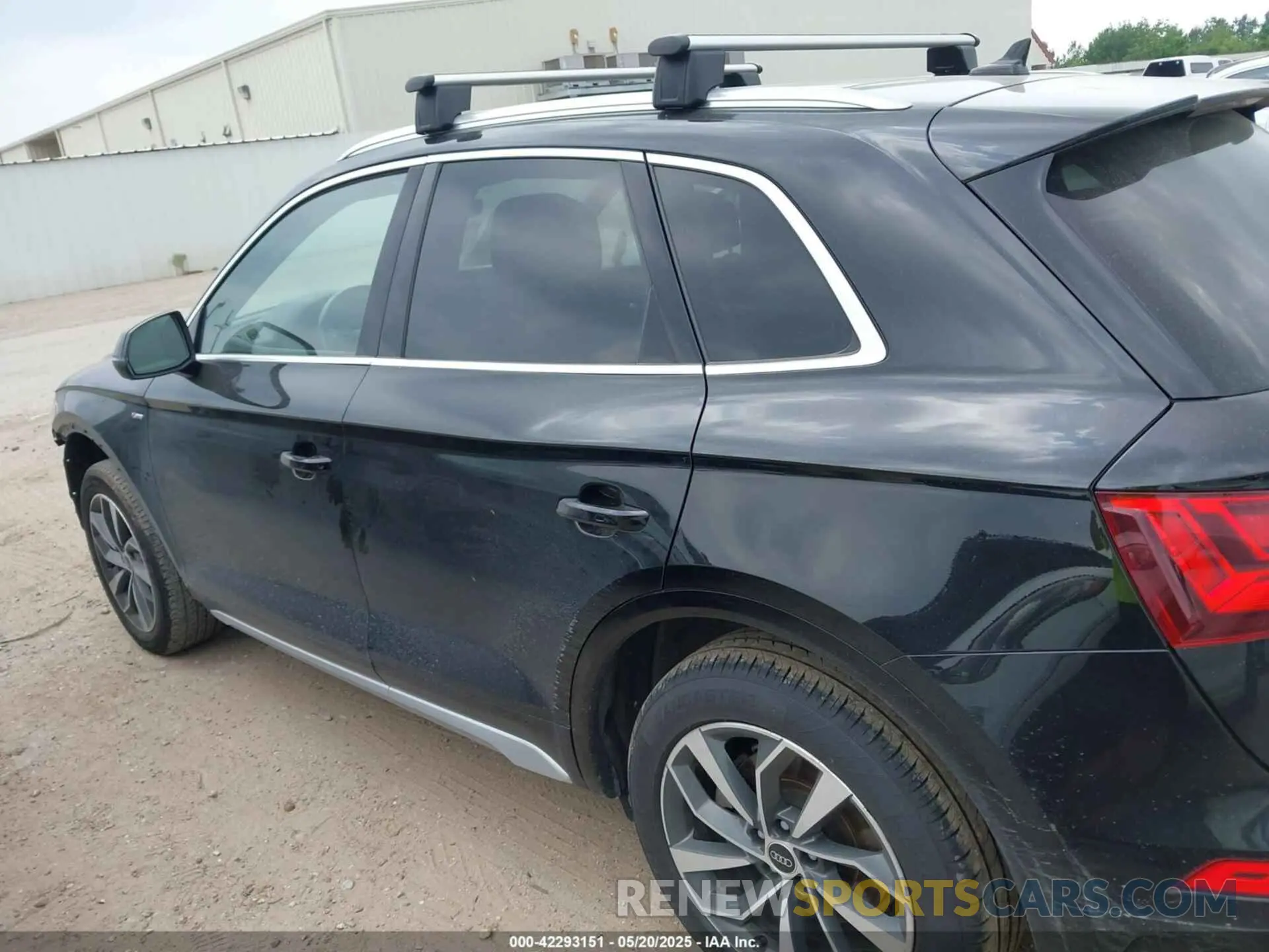 15 Photograph of a damaged car WA1EAAFY2N2111287 AUDI Q5 2022