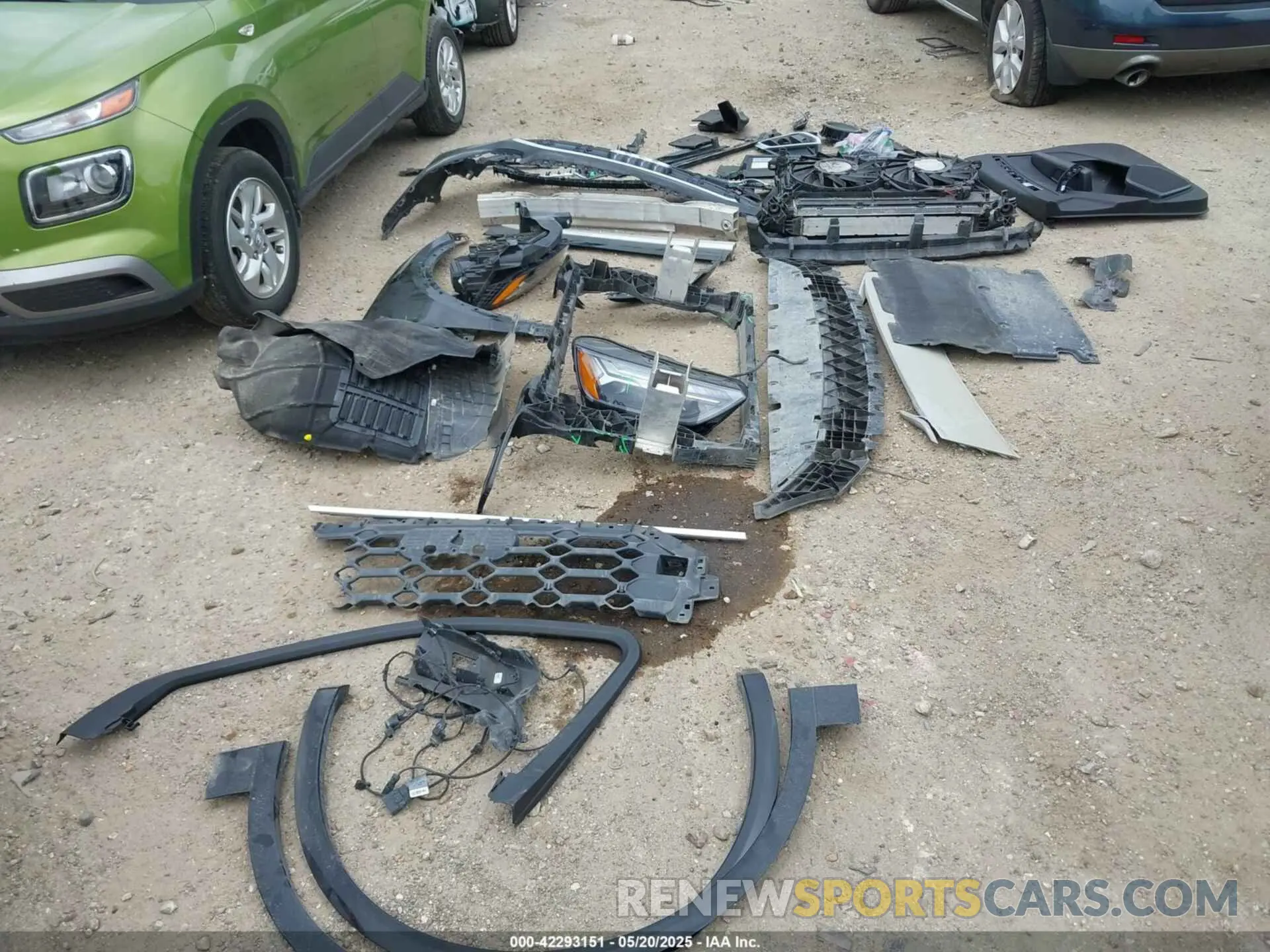 20 Photograph of a damaged car WA1EAAFY2N2111287 AUDI Q5 2022