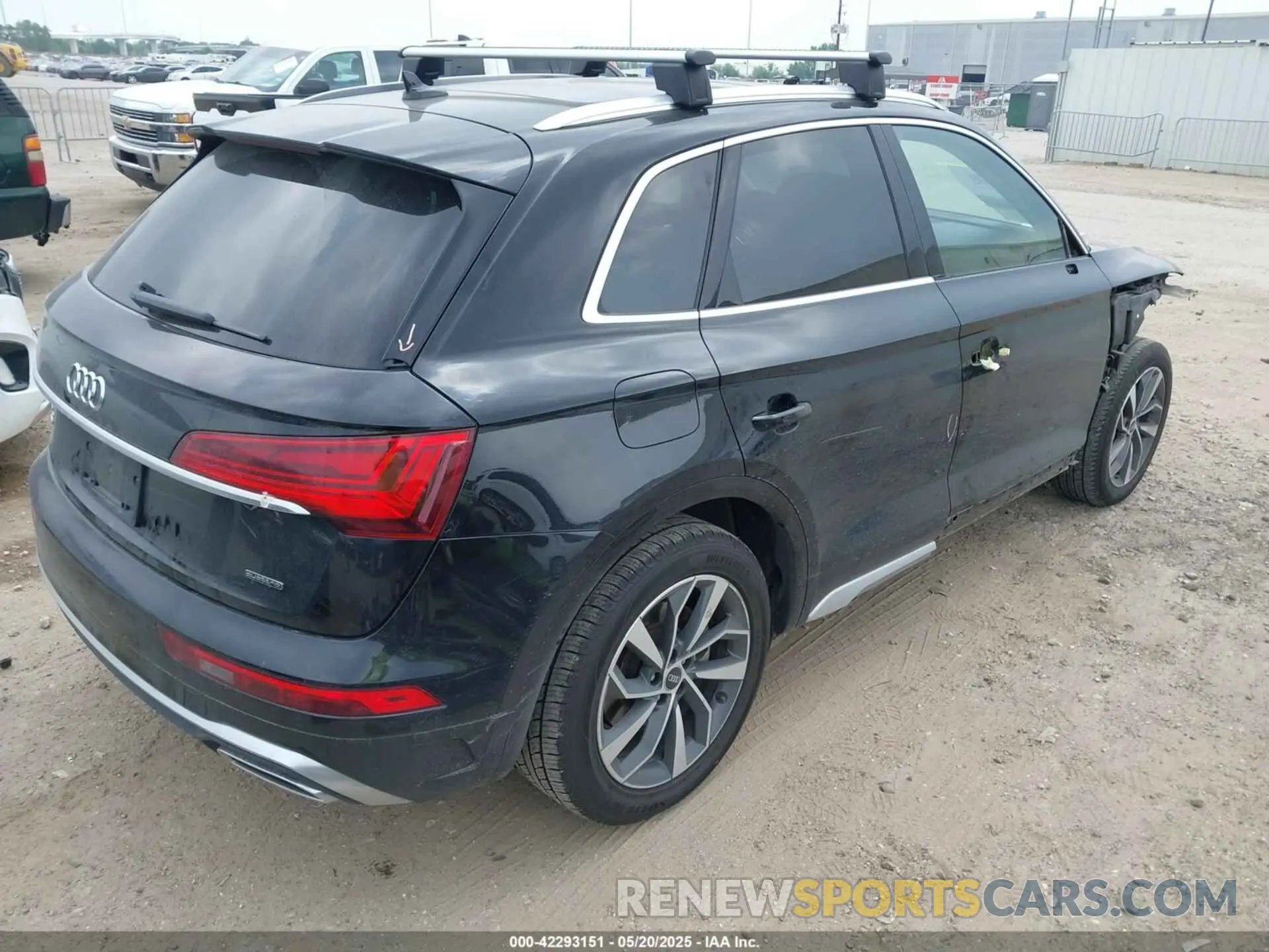 4 Photograph of a damaged car WA1EAAFY2N2111287 AUDI Q5 2022