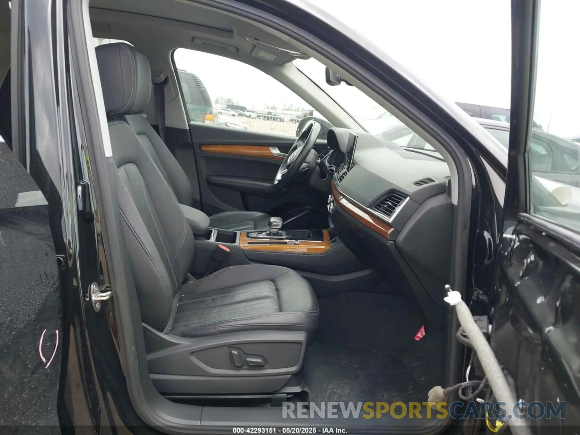 5 Photograph of a damaged car WA1EAAFY2N2111287 AUDI Q5 2022