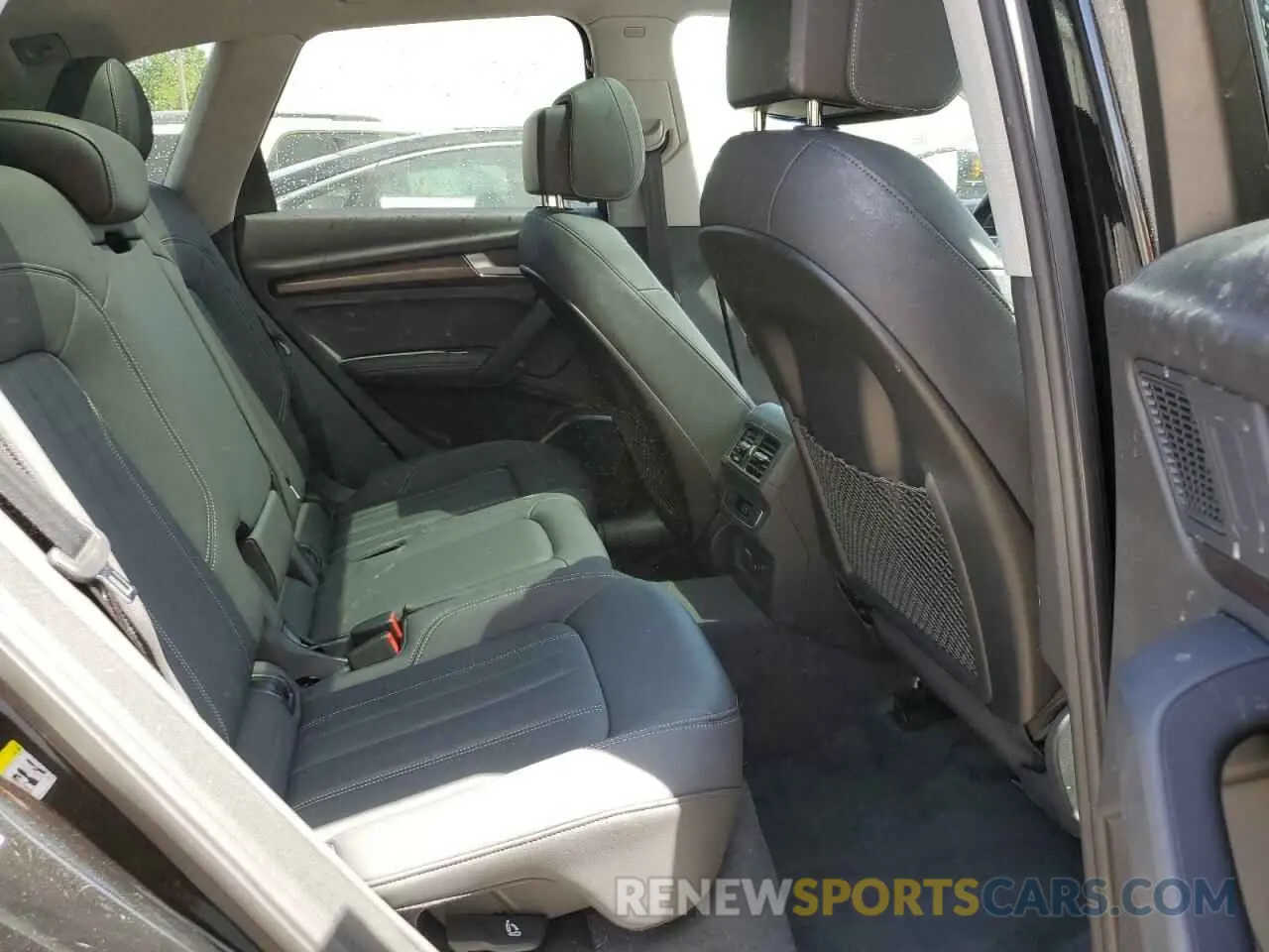 11 Photograph of a damaged car WA1EAAFY2N2121091 AUDI Q5 2022