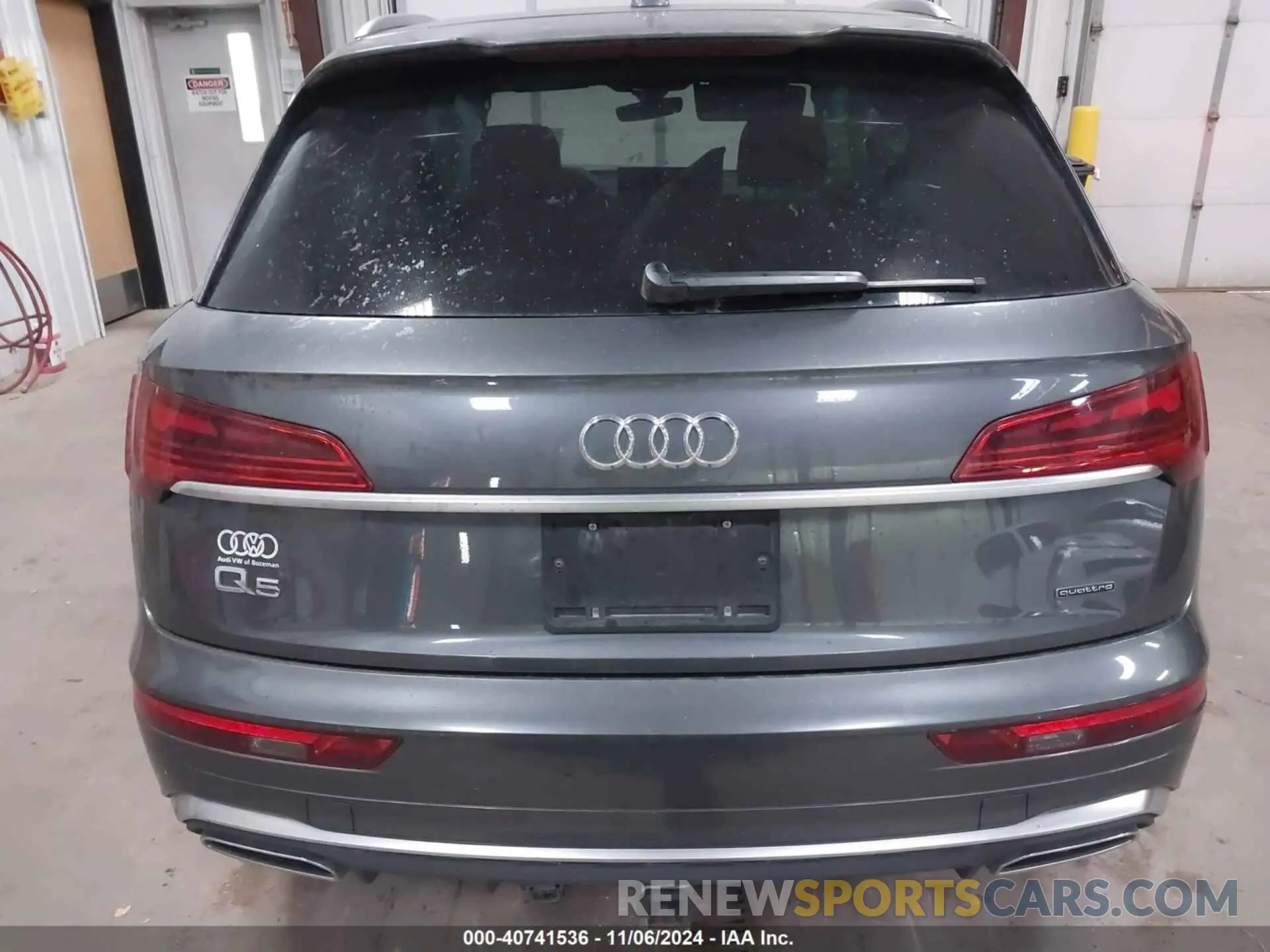 16 Photograph of a damaged car WA1EAAFY3N2023929 AUDI Q5 2022