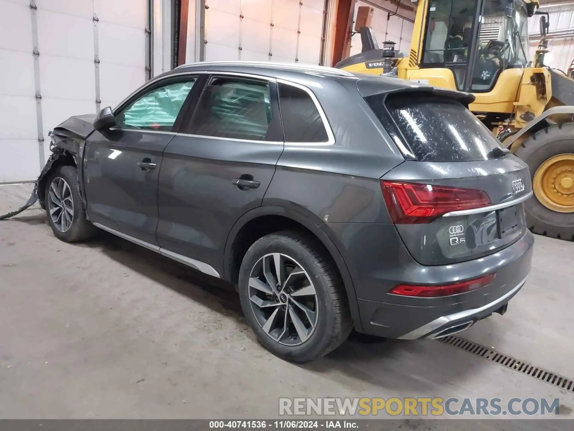 3 Photograph of a damaged car WA1EAAFY3N2023929 AUDI Q5 2022