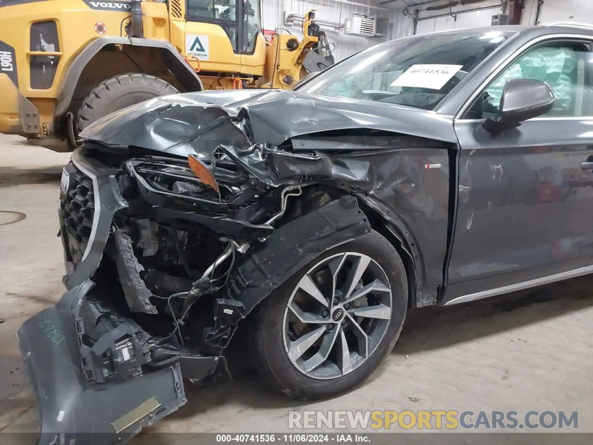 6 Photograph of a damaged car WA1EAAFY3N2023929 AUDI Q5 2022