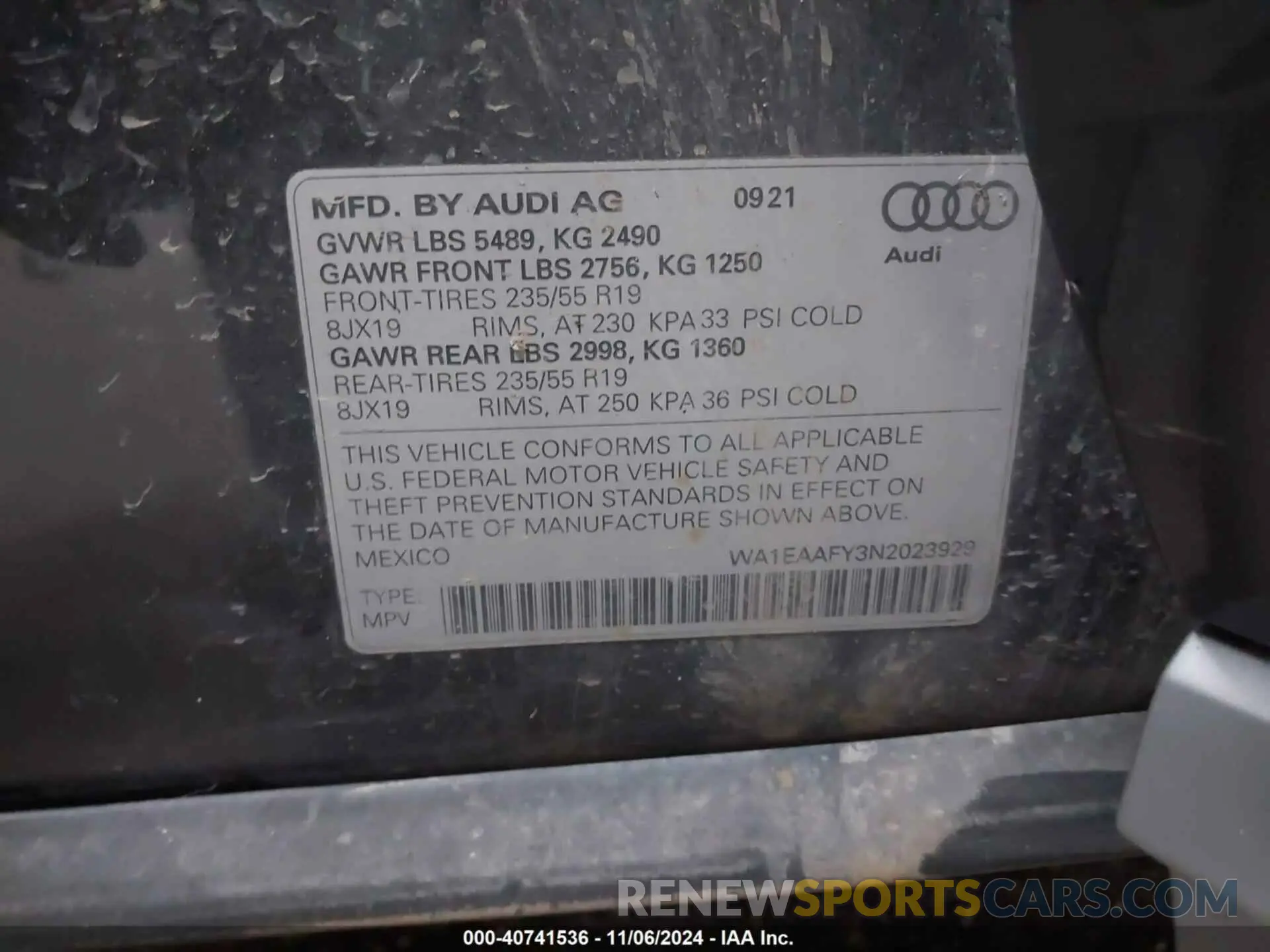 9 Photograph of a damaged car WA1EAAFY3N2023929 AUDI Q5 2022