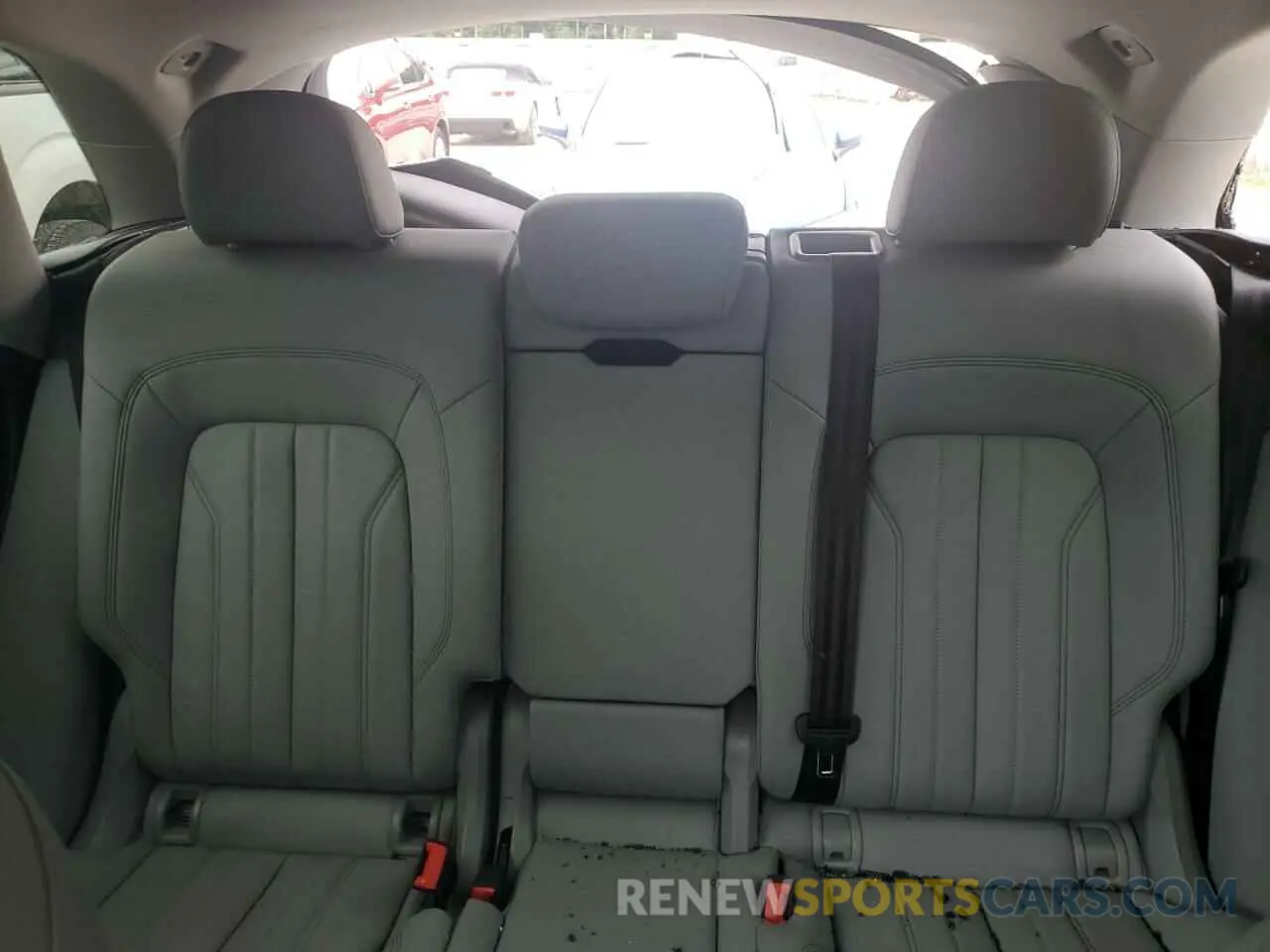 10 Photograph of a damaged car WA1EAAFY3N2083869 AUDI Q5 2022