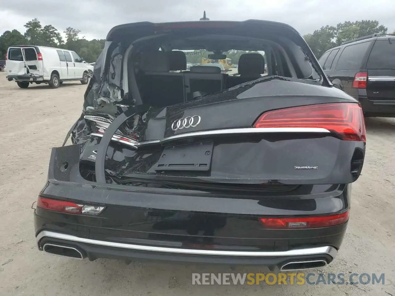 6 Photograph of a damaged car WA1EAAFY3N2083869 AUDI Q5 2022