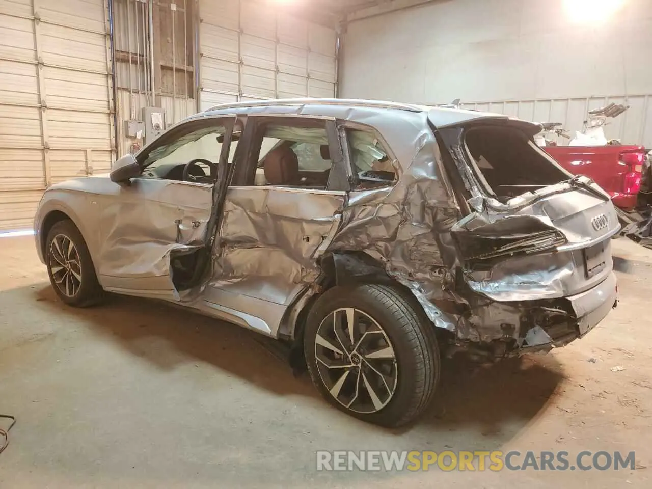 2 Photograph of a damaged car WA1EAAFY3N2114442 AUDI Q5 2022