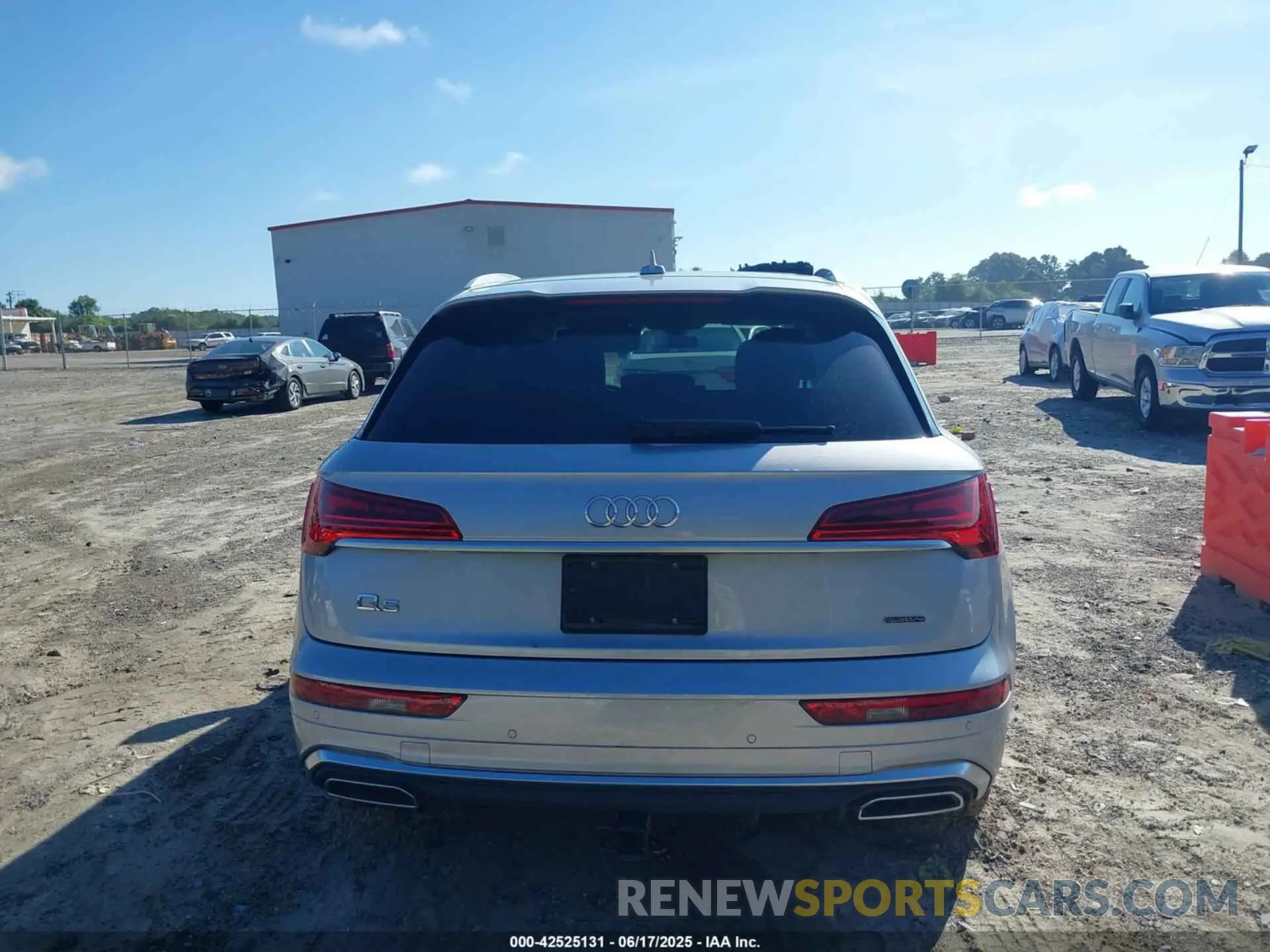 16 Photograph of a damaged car WA1EAAFY3N2120175 AUDI Q5 2022