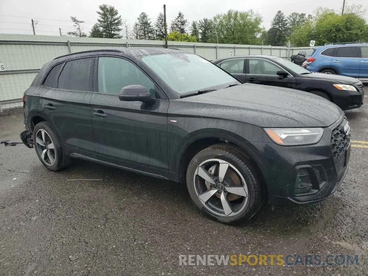 4 Photograph of a damaged car WA1EAAFY4N2044630 AUDI Q5 2022