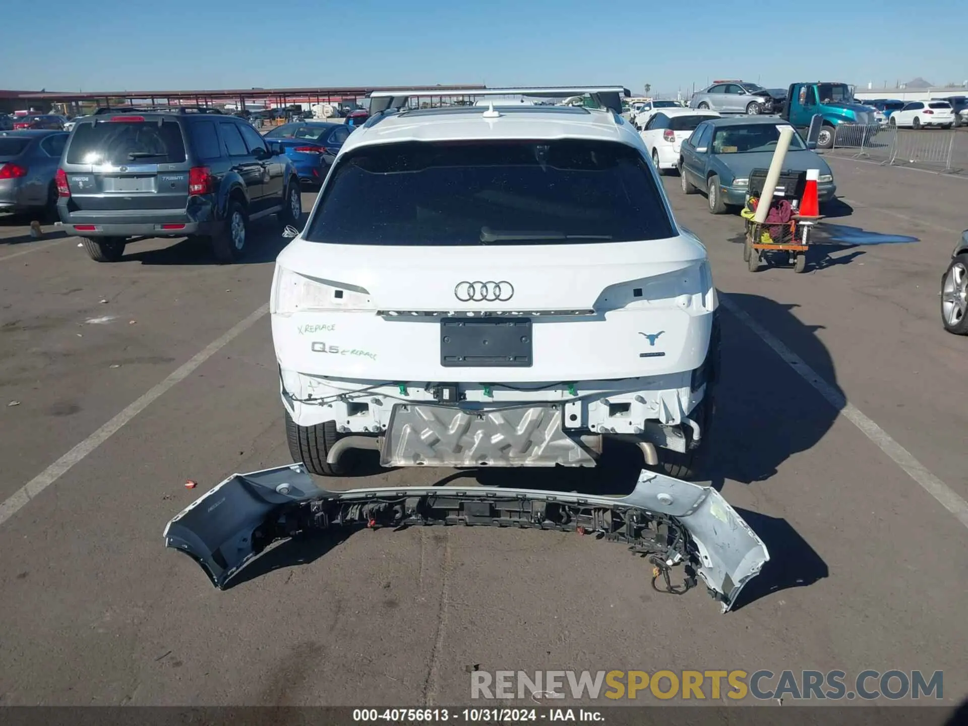17 Photograph of a damaged car WA1EAAFY4N2075490 AUDI Q5 2022