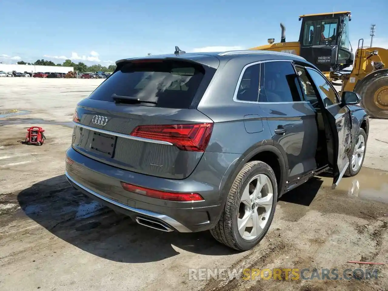 4 Photograph of a damaged car WA1EAAFY4N2092130 AUDI Q5 2022