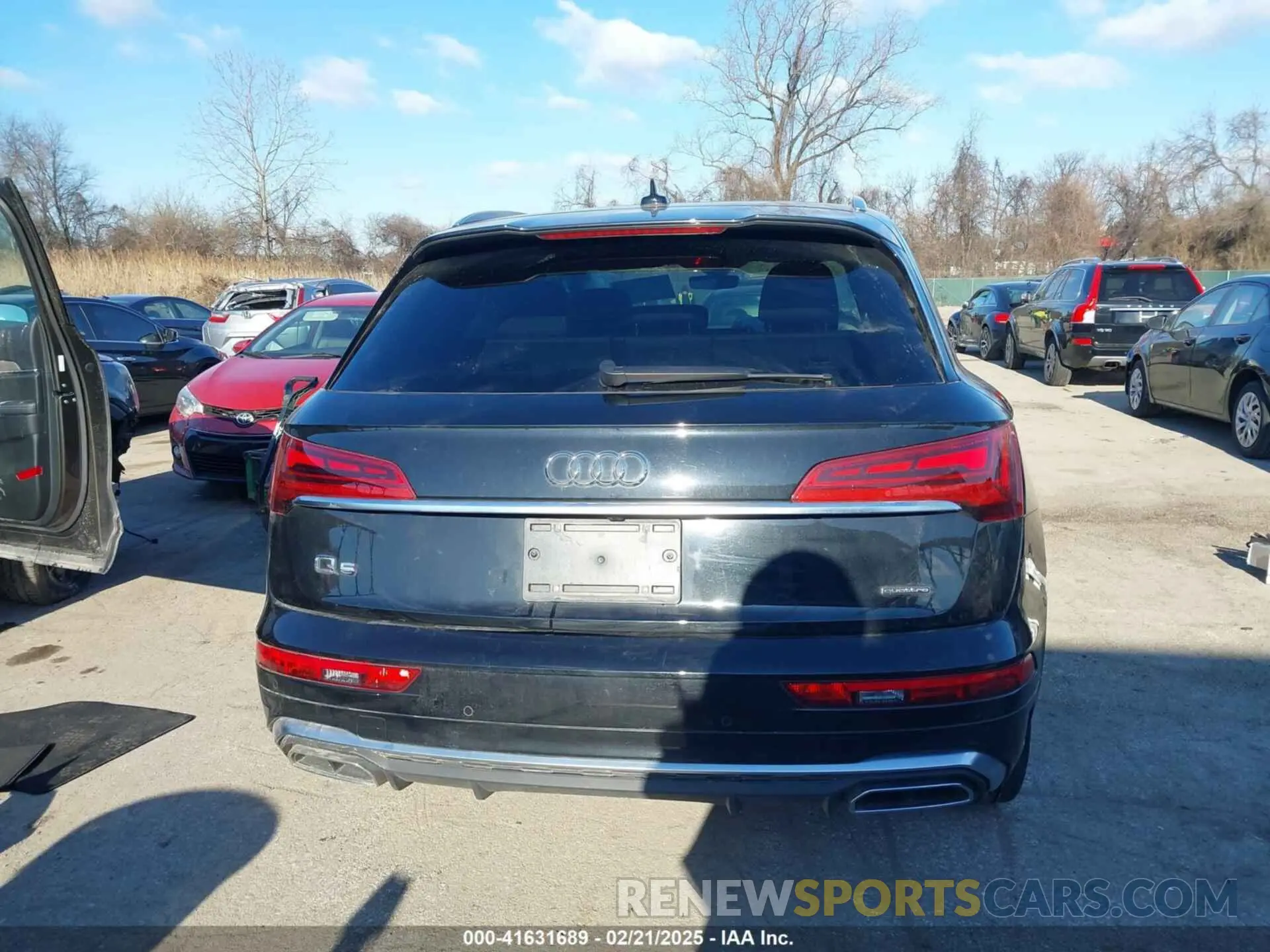 17 Photograph of a damaged car WA1EAAFY4N2139947 AUDI Q5 2022