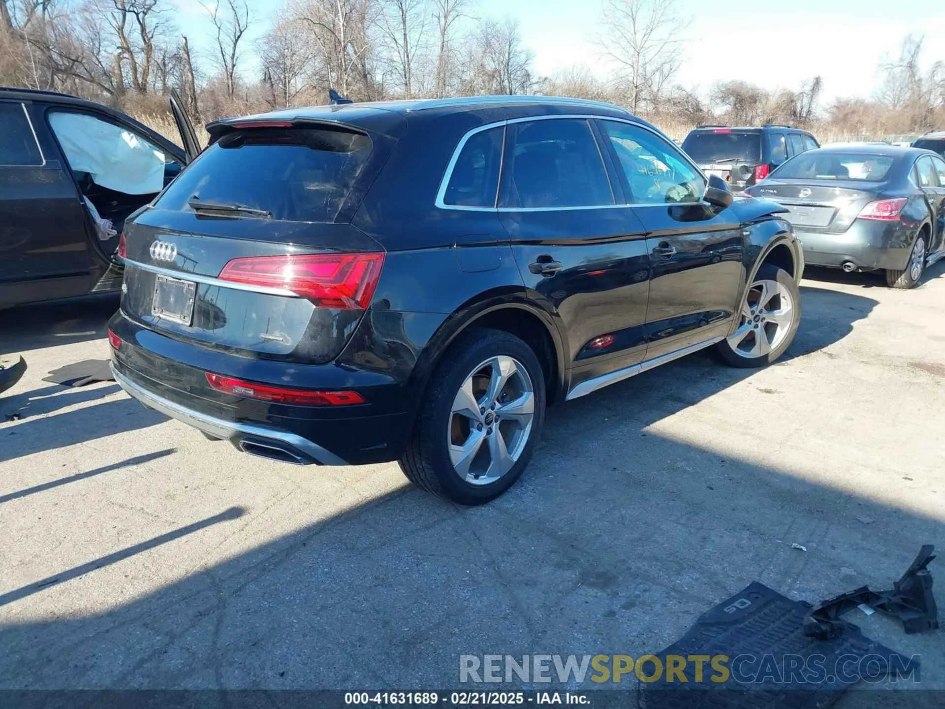 4 Photograph of a damaged car WA1EAAFY4N2139947 AUDI Q5 2022