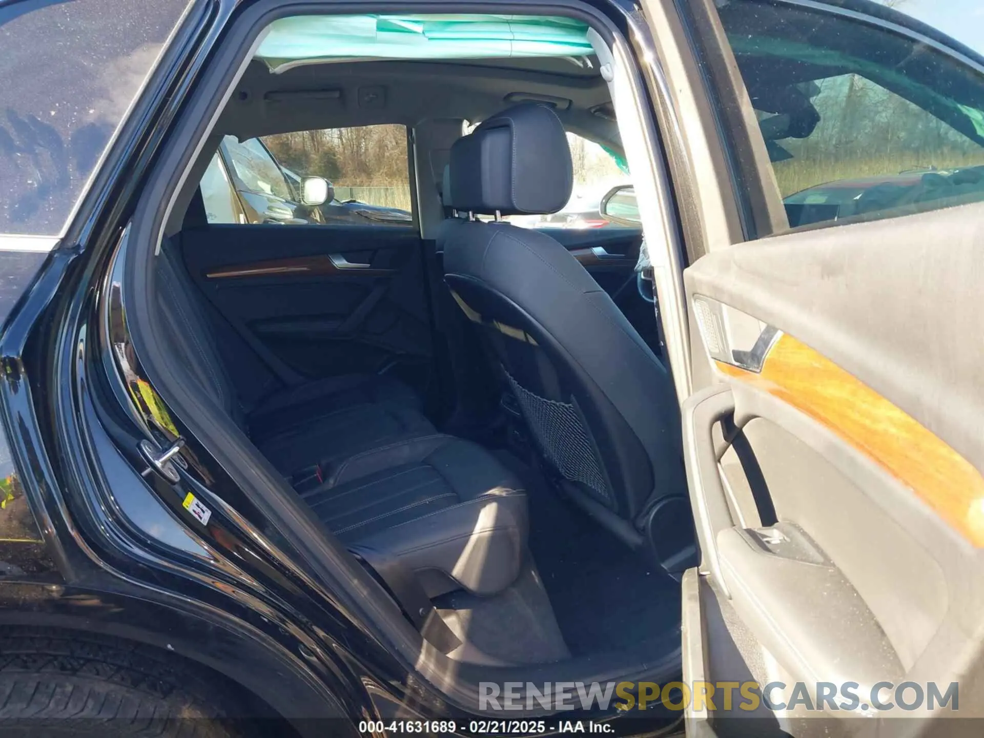 8 Photograph of a damaged car WA1EAAFY4N2139947 AUDI Q5 2022