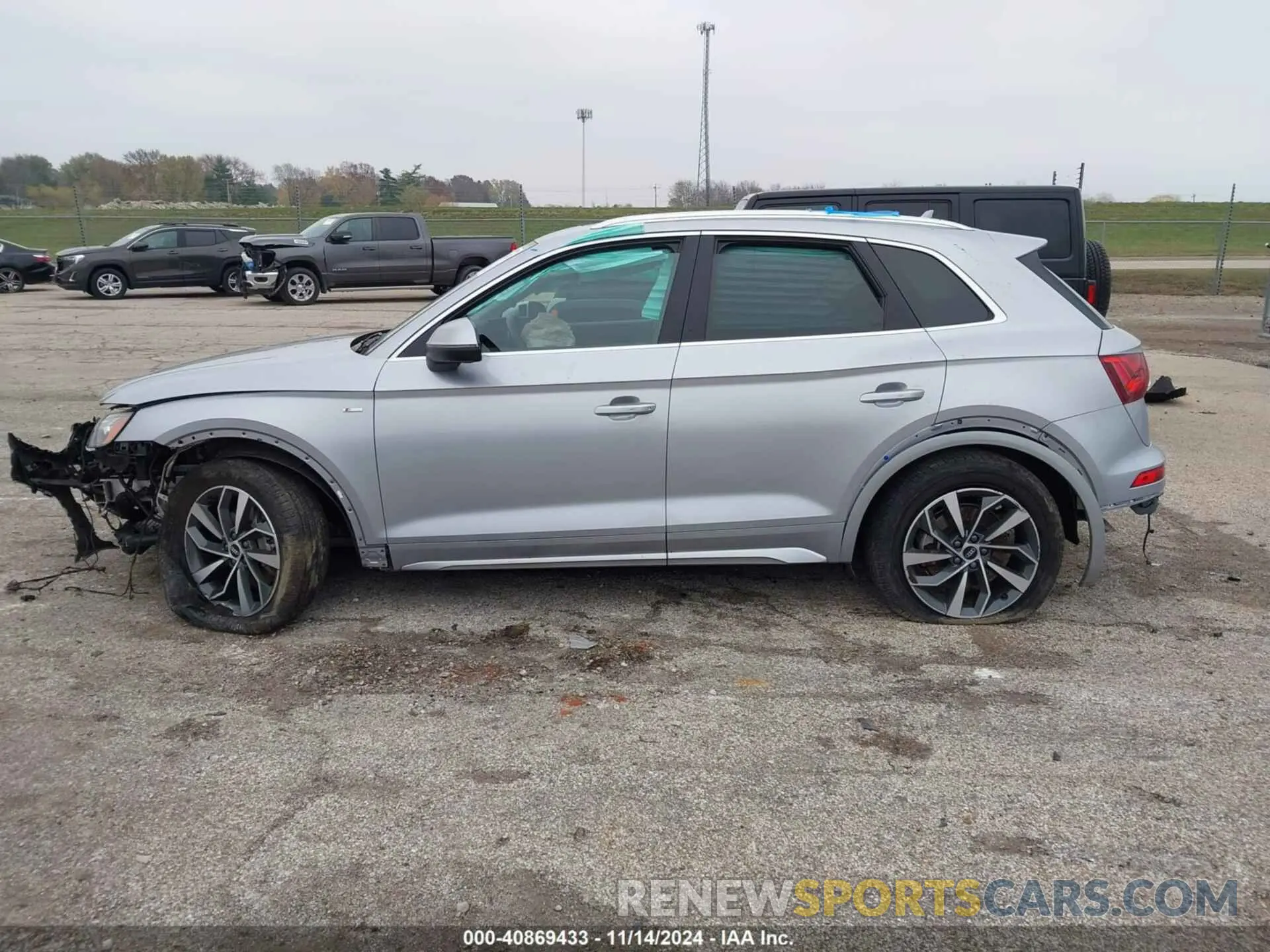 14 Photograph of a damaged car WA1EAAFY5N2058178 AUDI Q5 2022