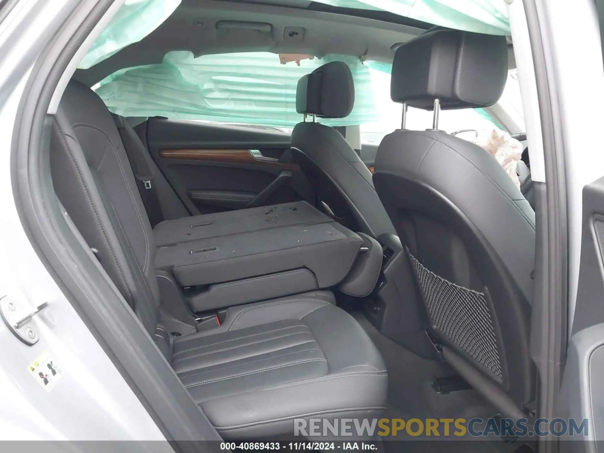 8 Photograph of a damaged car WA1EAAFY5N2058178 AUDI Q5 2022