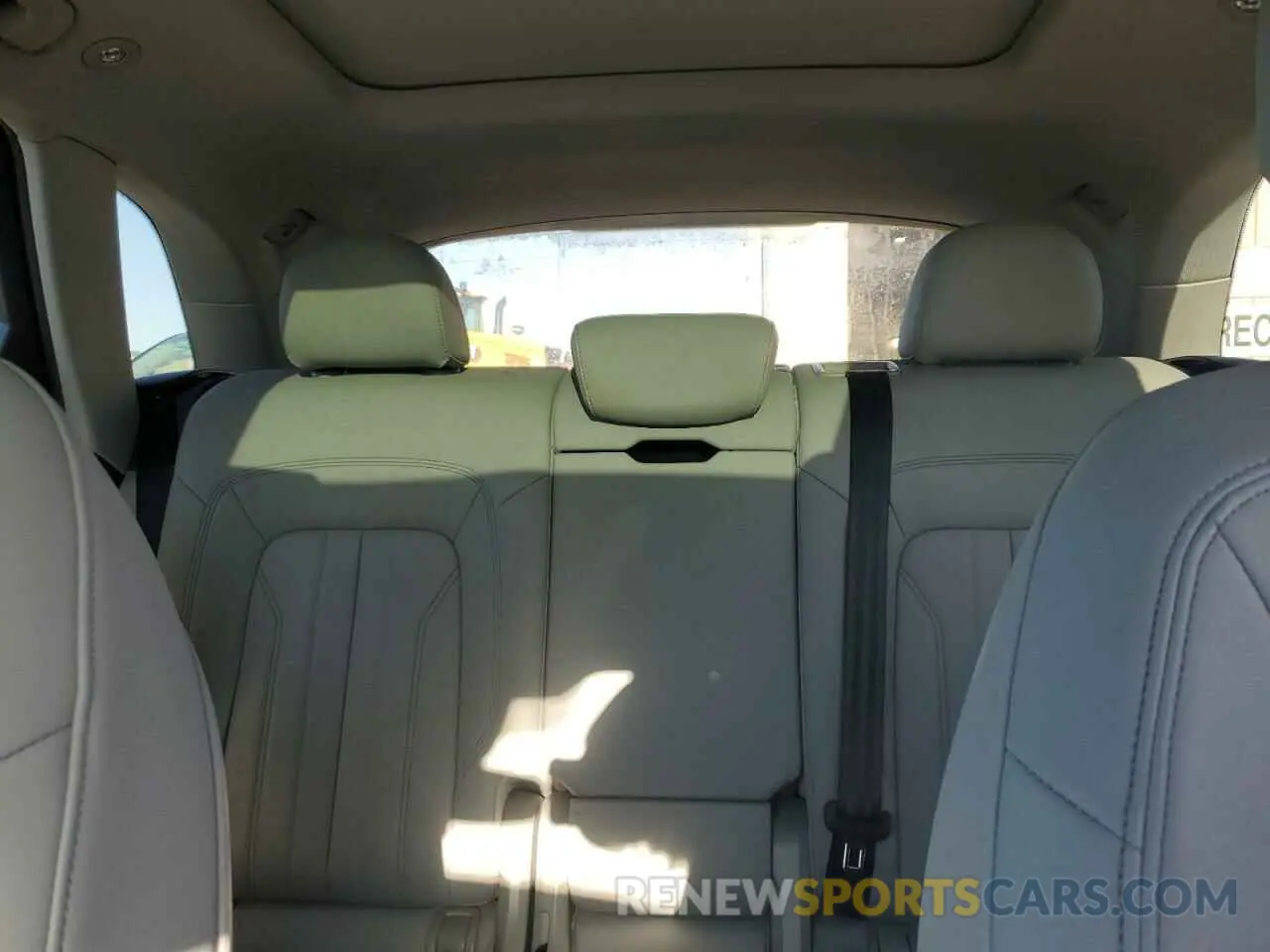 10 Photograph of a damaged car WA1EAAFY5N2118556 AUDI Q5 2022