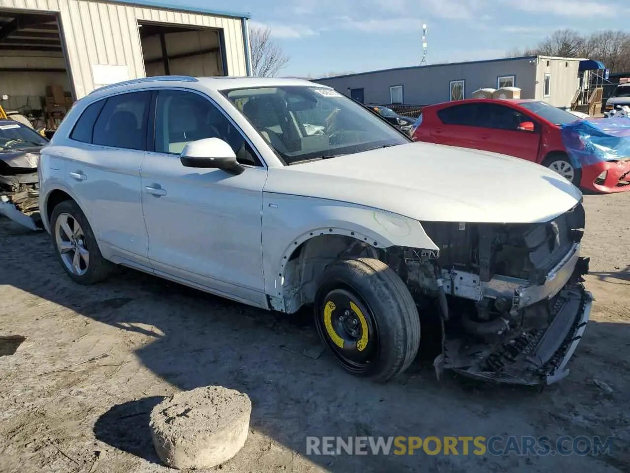4 Photograph of a damaged car WA1EAAFY5N2118556 AUDI Q5 2022