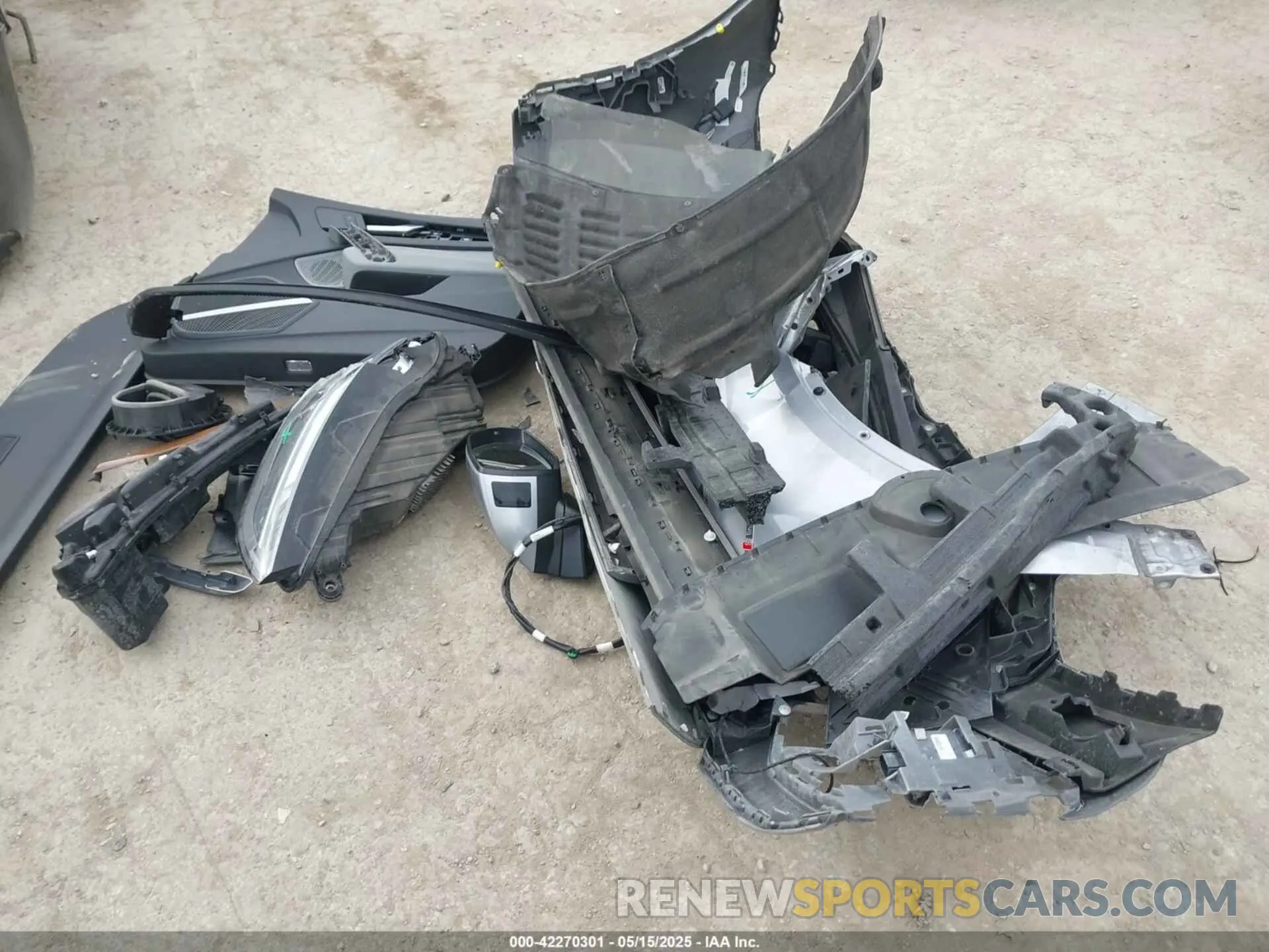12 Photograph of a damaged car WA1EAAFY5N2130318 AUDI Q5 2022