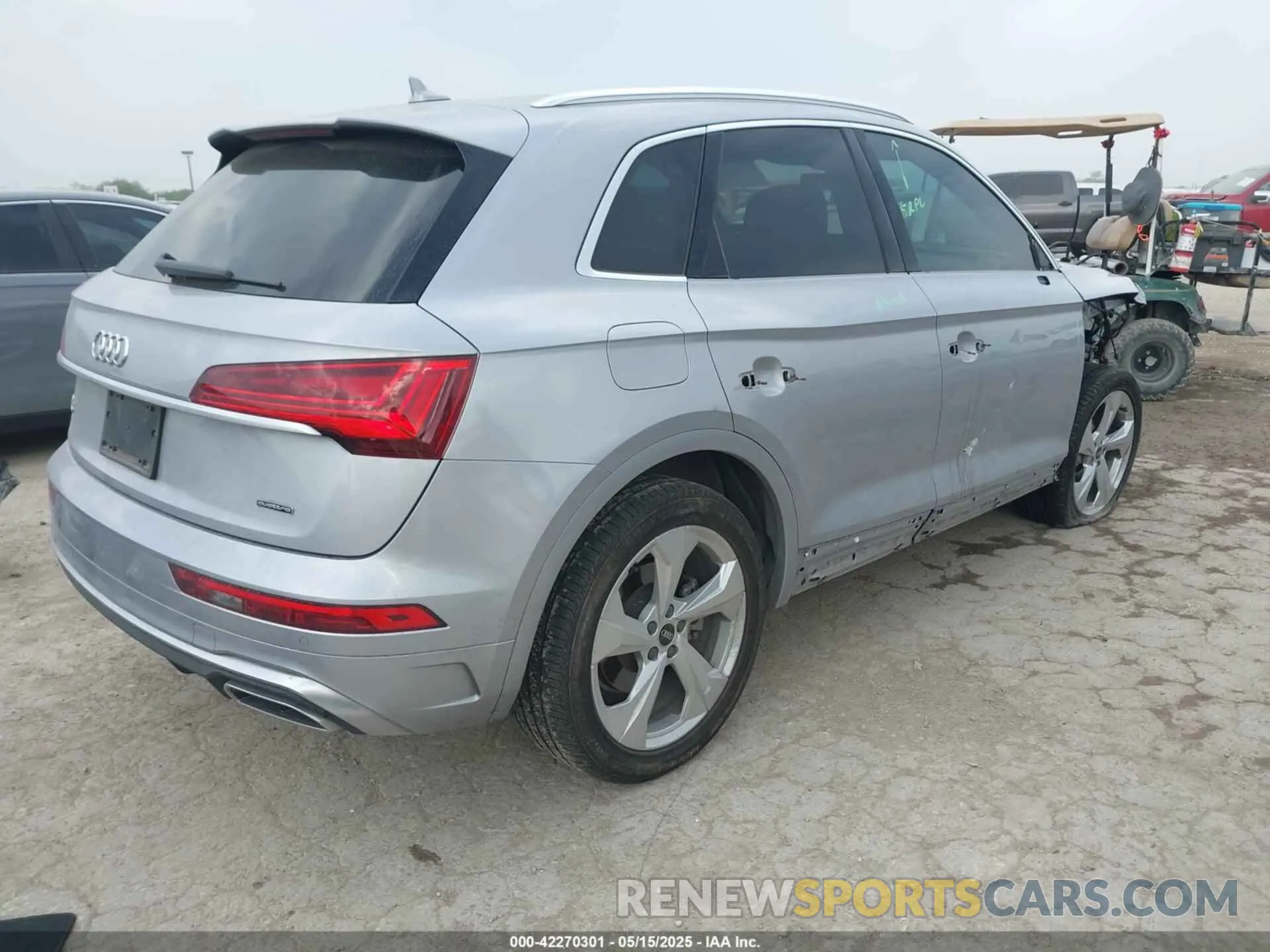 4 Photograph of a damaged car WA1EAAFY5N2130318 AUDI Q5 2022