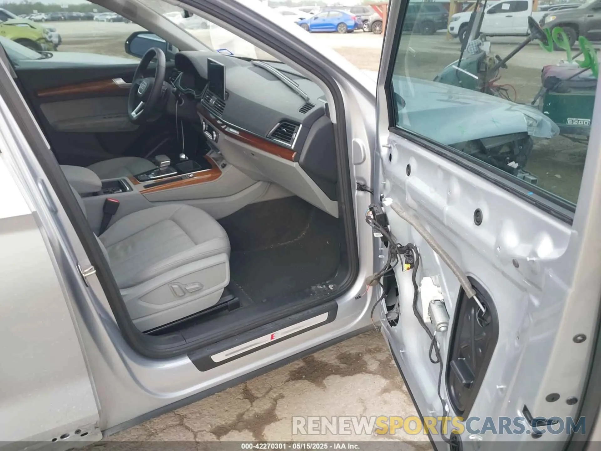 5 Photograph of a damaged car WA1EAAFY5N2130318 AUDI Q5 2022
