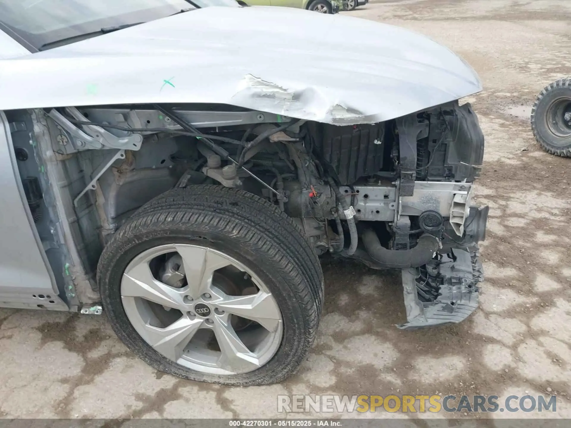 6 Photograph of a damaged car WA1EAAFY5N2130318 AUDI Q5 2022