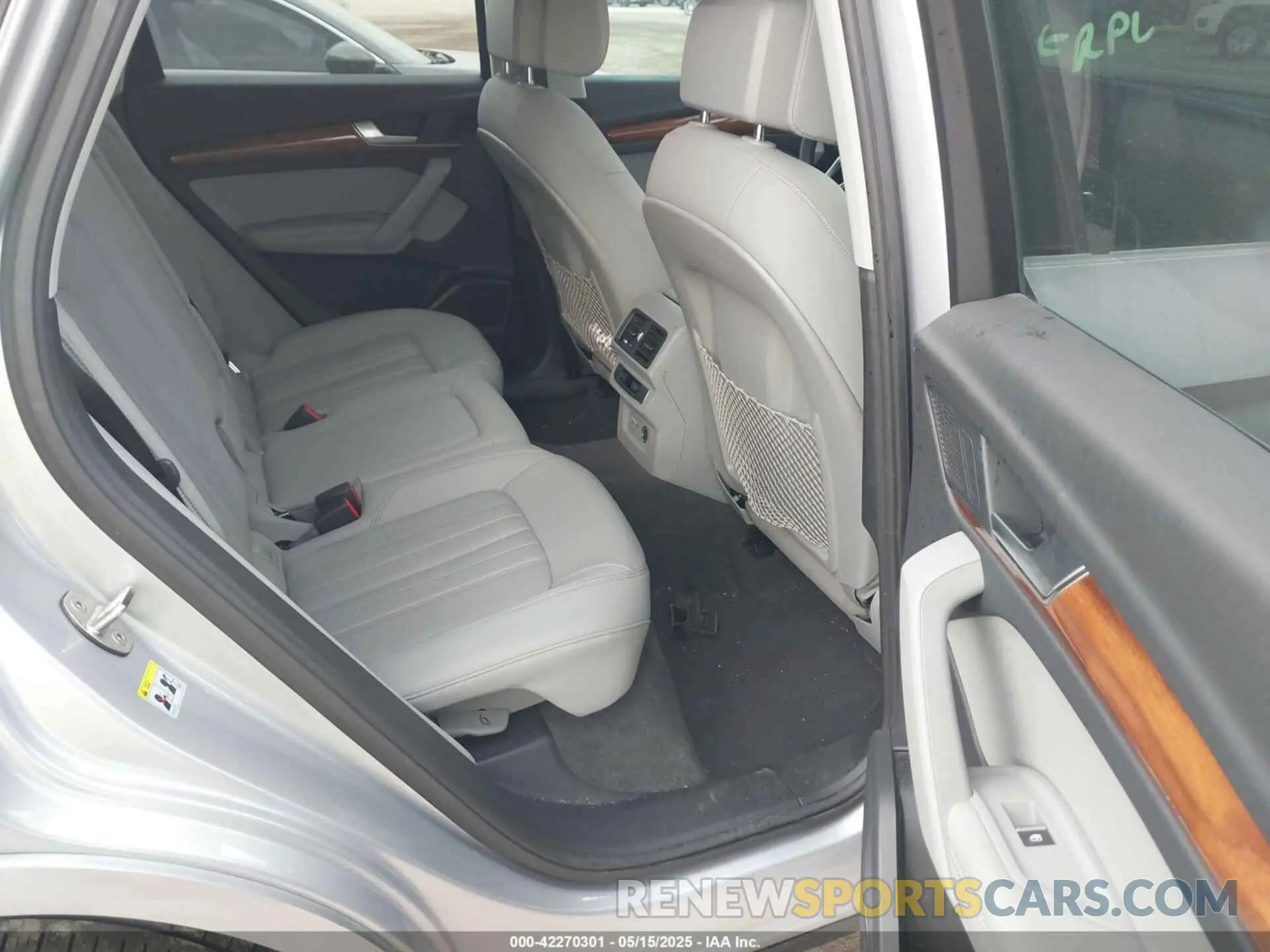 8 Photograph of a damaged car WA1EAAFY5N2130318 AUDI Q5 2022