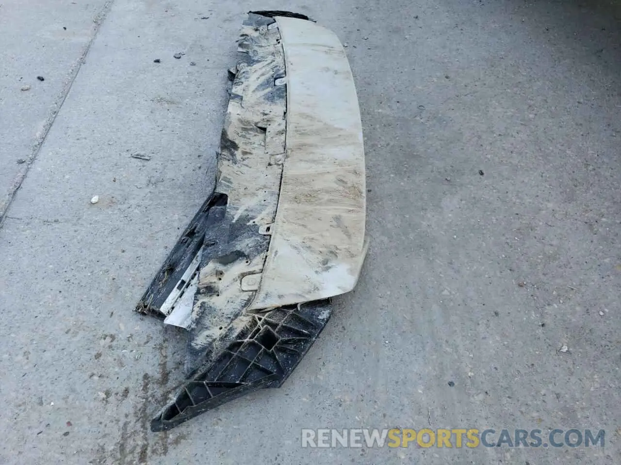 13 Photograph of a damaged car WA1EAAFY5N2133719 AUDI Q5 2022