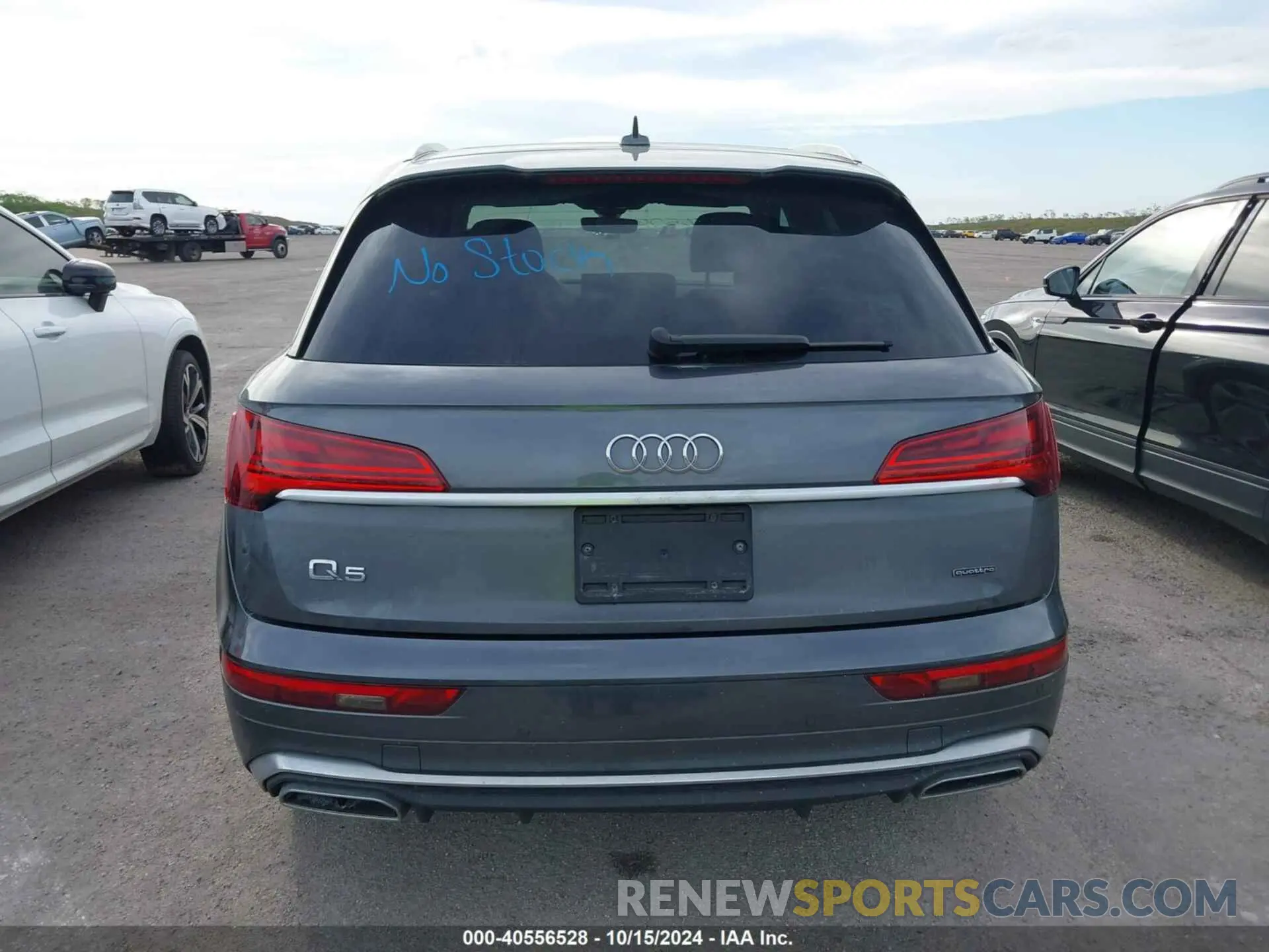 16 Photograph of a damaged car WA1EAAFY5N2136359 AUDI Q5 2022