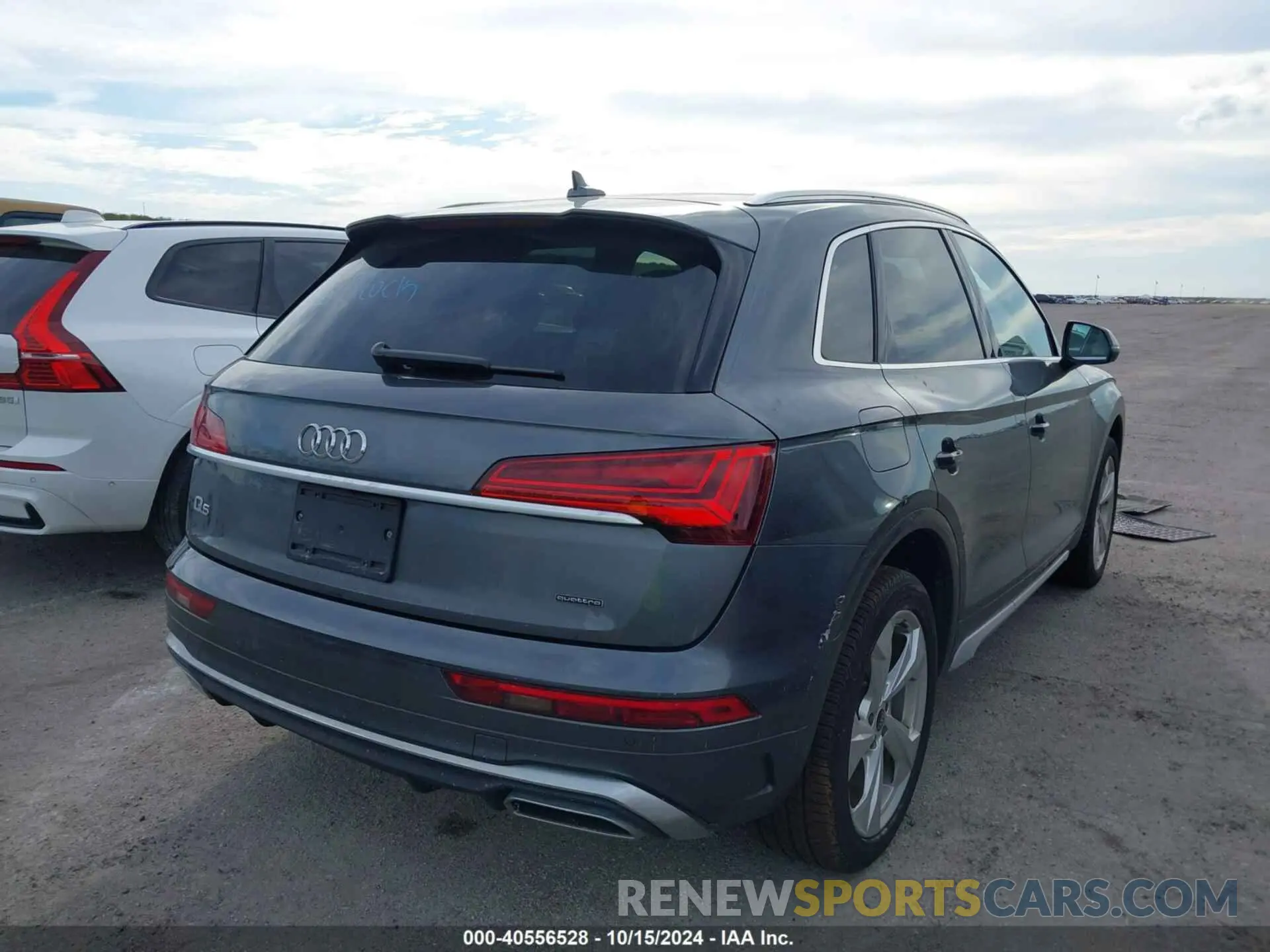4 Photograph of a damaged car WA1EAAFY5N2136359 AUDI Q5 2022