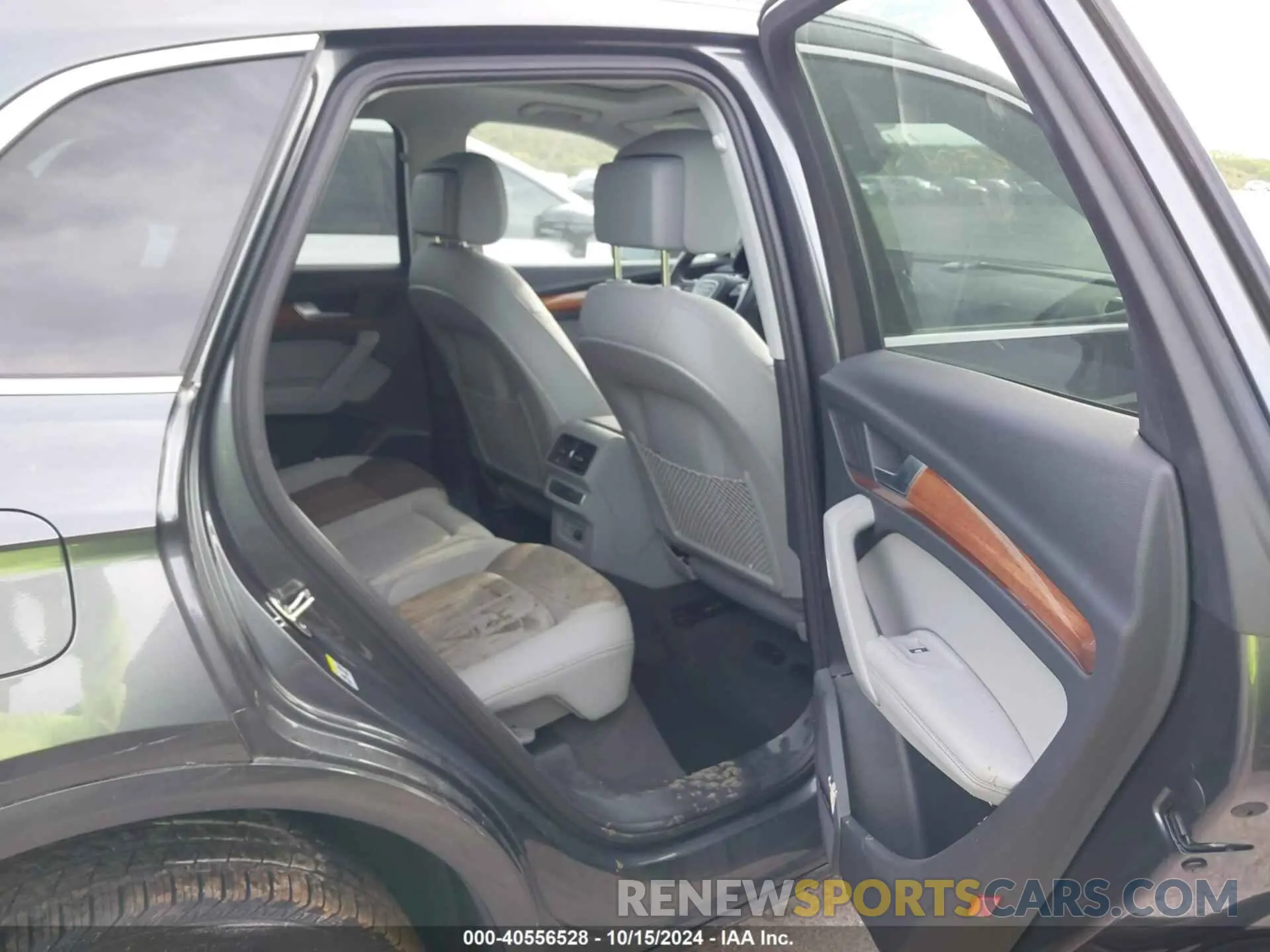 8 Photograph of a damaged car WA1EAAFY5N2136359 AUDI Q5 2022