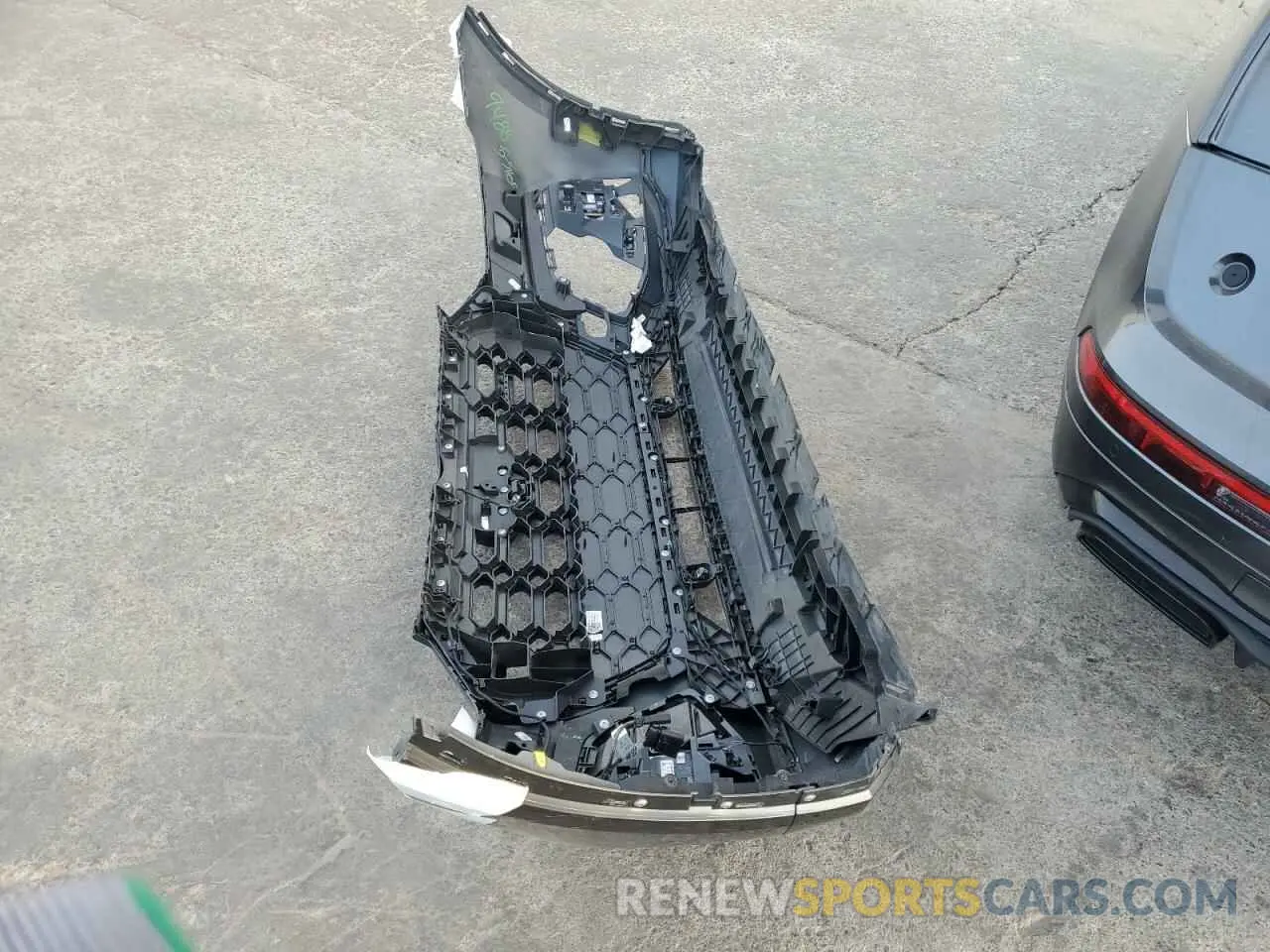 13 Photograph of a damaged car WA1EAAFY6N2048694 AUDI Q5 2022