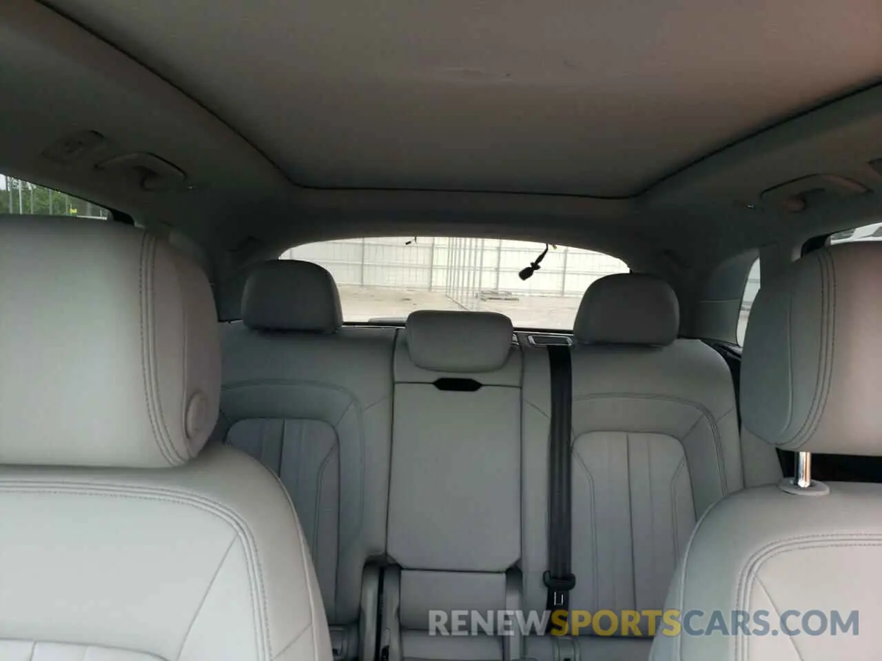 10 Photograph of a damaged car WA1EAAFY6N2071392 AUDI Q5 2022