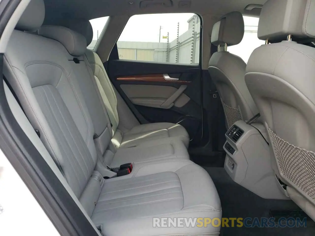 11 Photograph of a damaged car WA1EAAFY6N2071392 AUDI Q5 2022