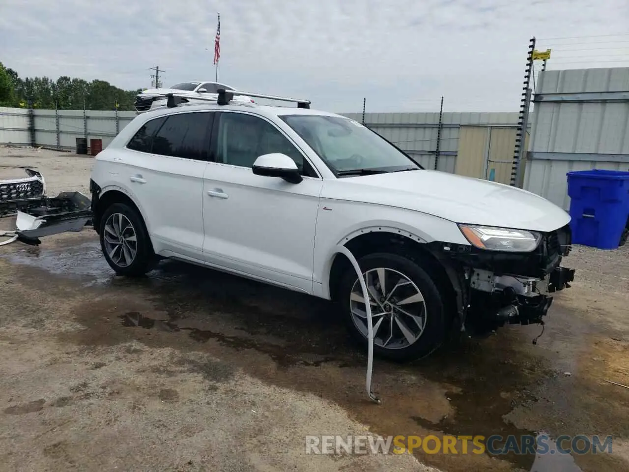 4 Photograph of a damaged car WA1EAAFY6N2071392 AUDI Q5 2022