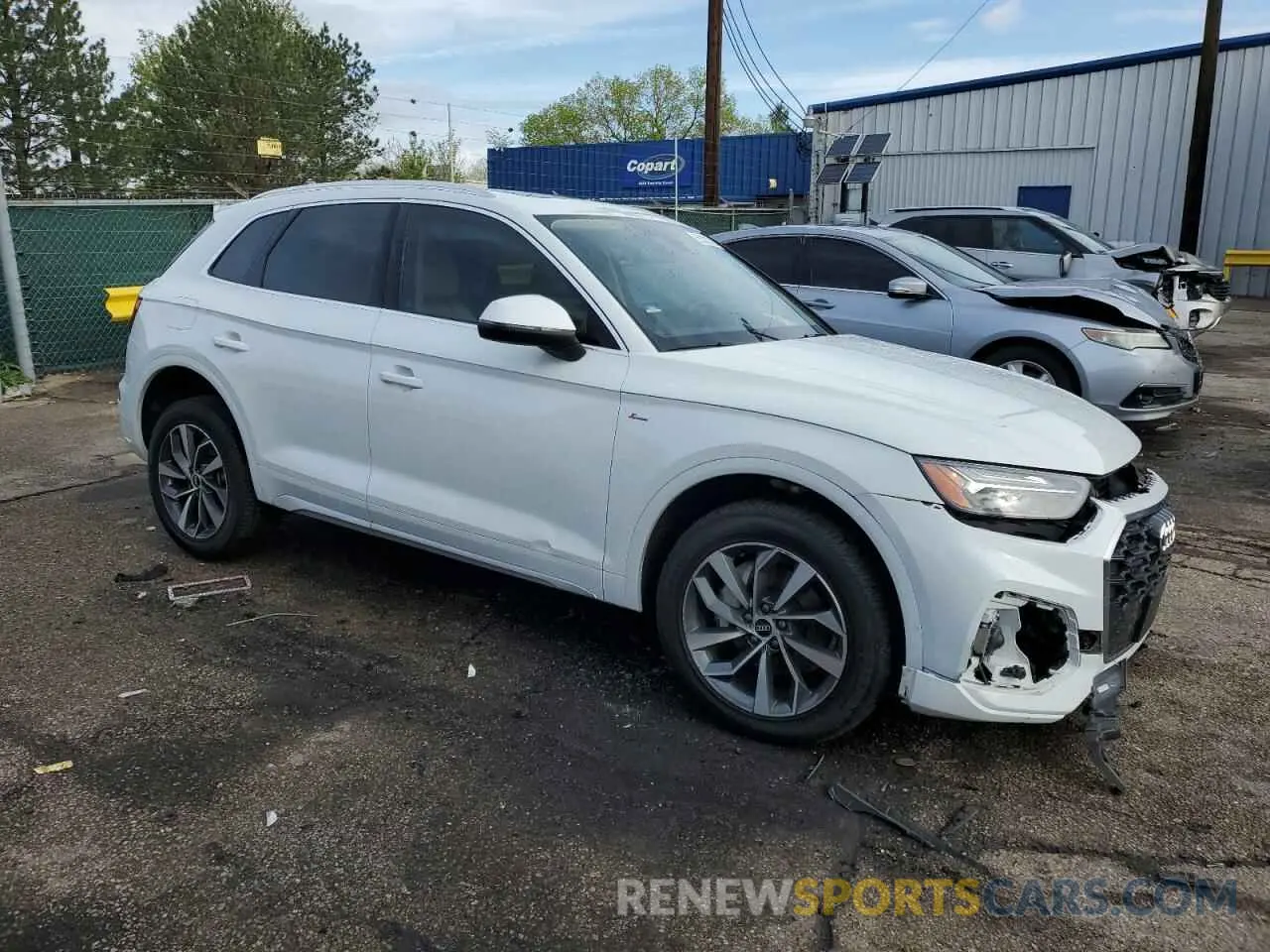 4 Photograph of a damaged car WA1EAAFY7N2009449 AUDI Q5 2022