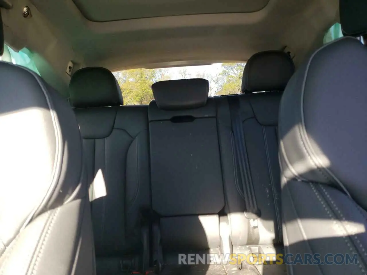 10 Photograph of a damaged car WA1EAAFY7N2050583 AUDI Q5 2022