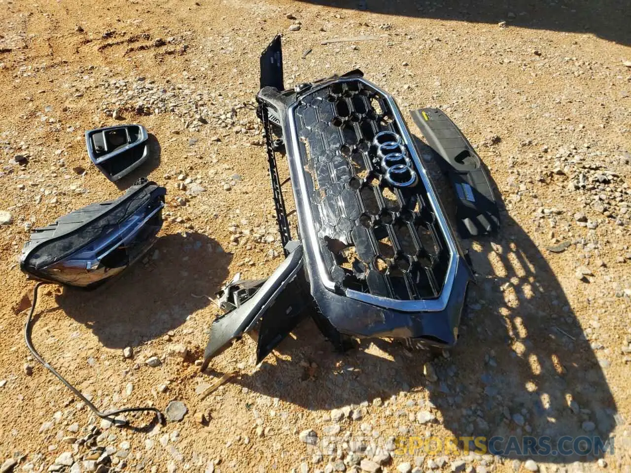 15 Photograph of a damaged car WA1EAAFY7N2050583 AUDI Q5 2022