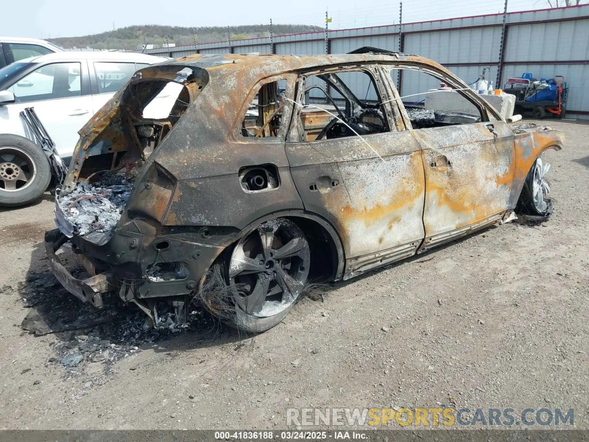 4 Photograph of a damaged car WA1EAAFY7N2062376 AUDI Q5 2022