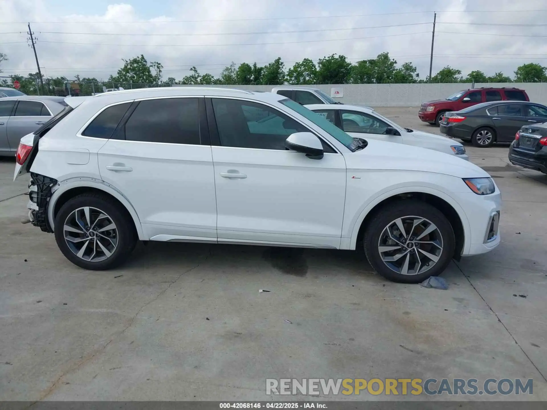 13 Photograph of a damaged car WA1EAAFY7N2088928 AUDI Q5 2022