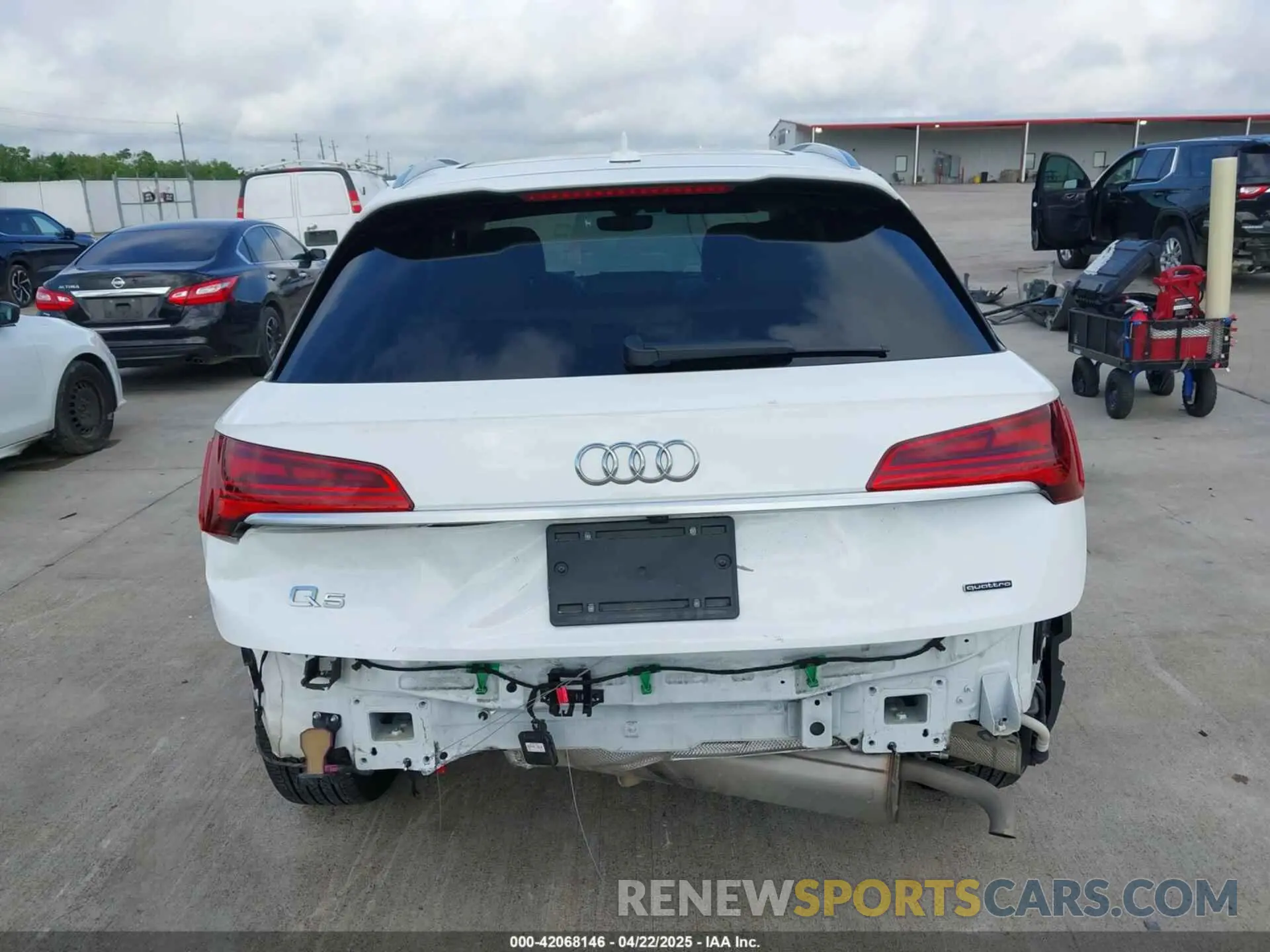 16 Photograph of a damaged car WA1EAAFY7N2088928 AUDI Q5 2022