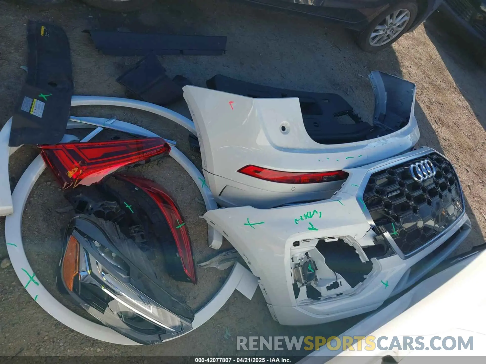 12 Photograph of a damaged car WA1EAAFY7N2116498 AUDI Q5 2022